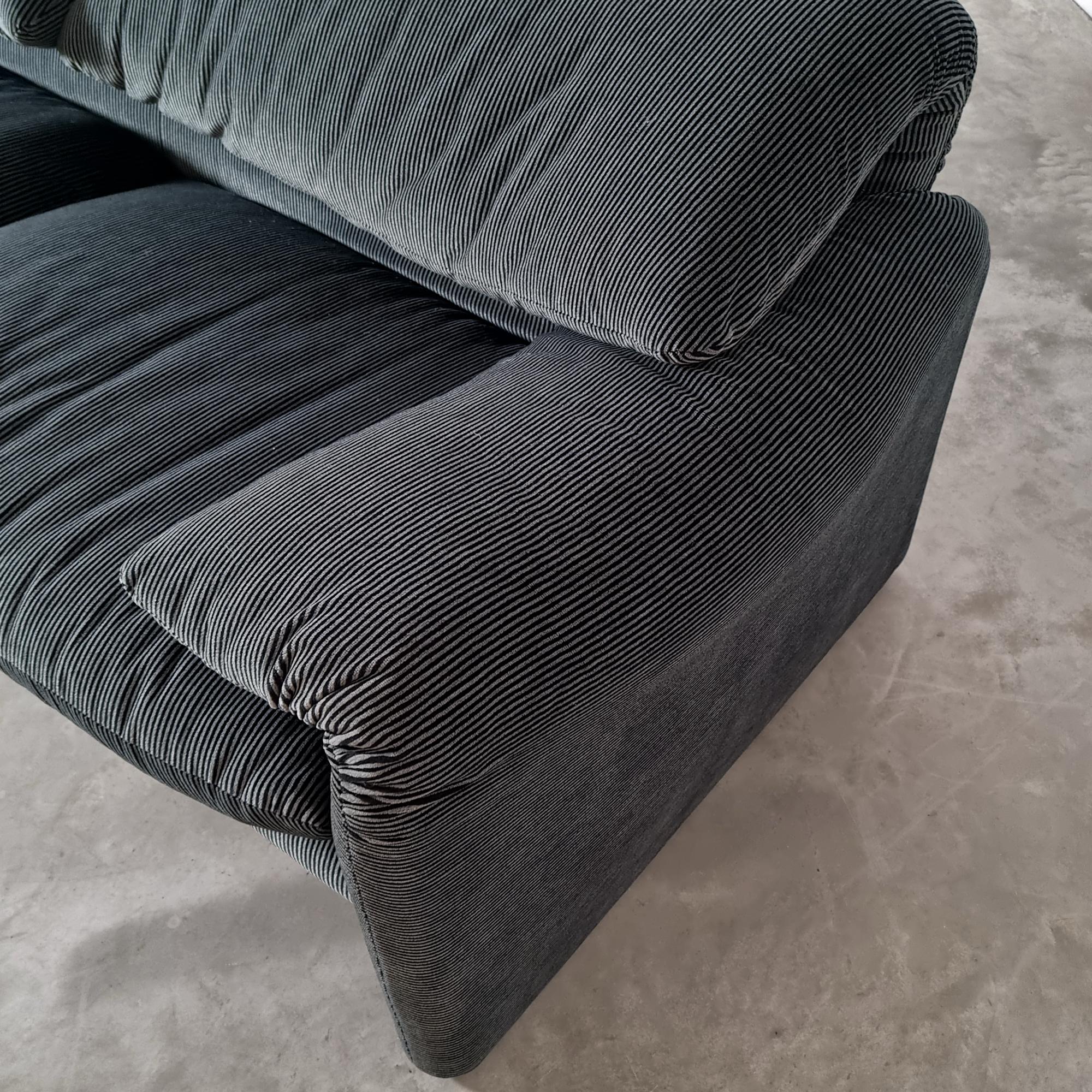 “Maralunga” Sofa designed by Vico Magistretti for Cassina, 1980s 2