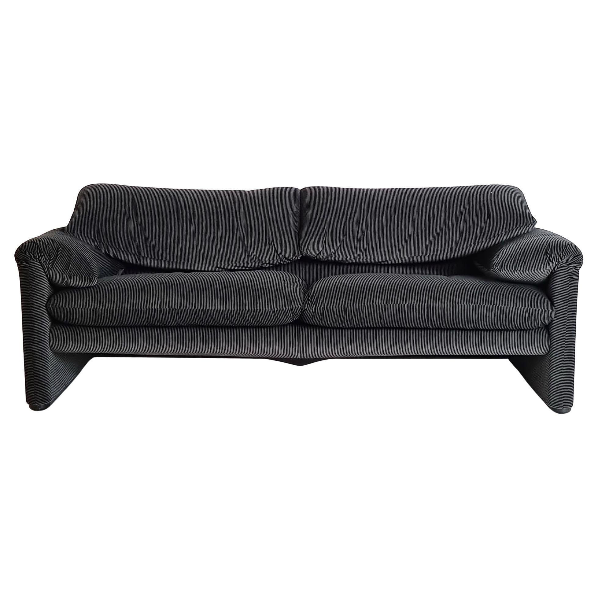 We are delighted to present a true gem: an original “Maralunga” sofa designed by Vico Magistretti for Cassina.

This piece from the early 1980s is in pristine, original condition and has been minimally used. The upholstery is in flawless dark