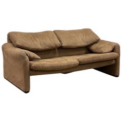Canapé Maralunga conçu par Vico Magistretti pour Cassina