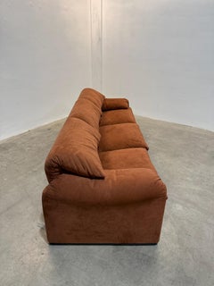 Maralunga-Sofa aus Alcantara, Originalstoff von Vico Magistretti, Cassina