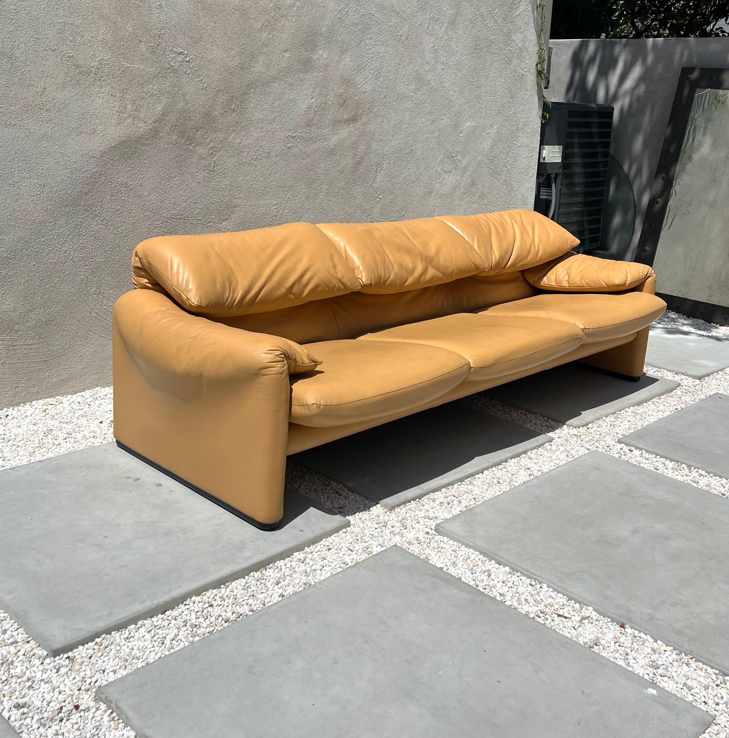 Maralunga Sofa in Cognac Leather by Vico Magistretti for Cassina, 1970s 2