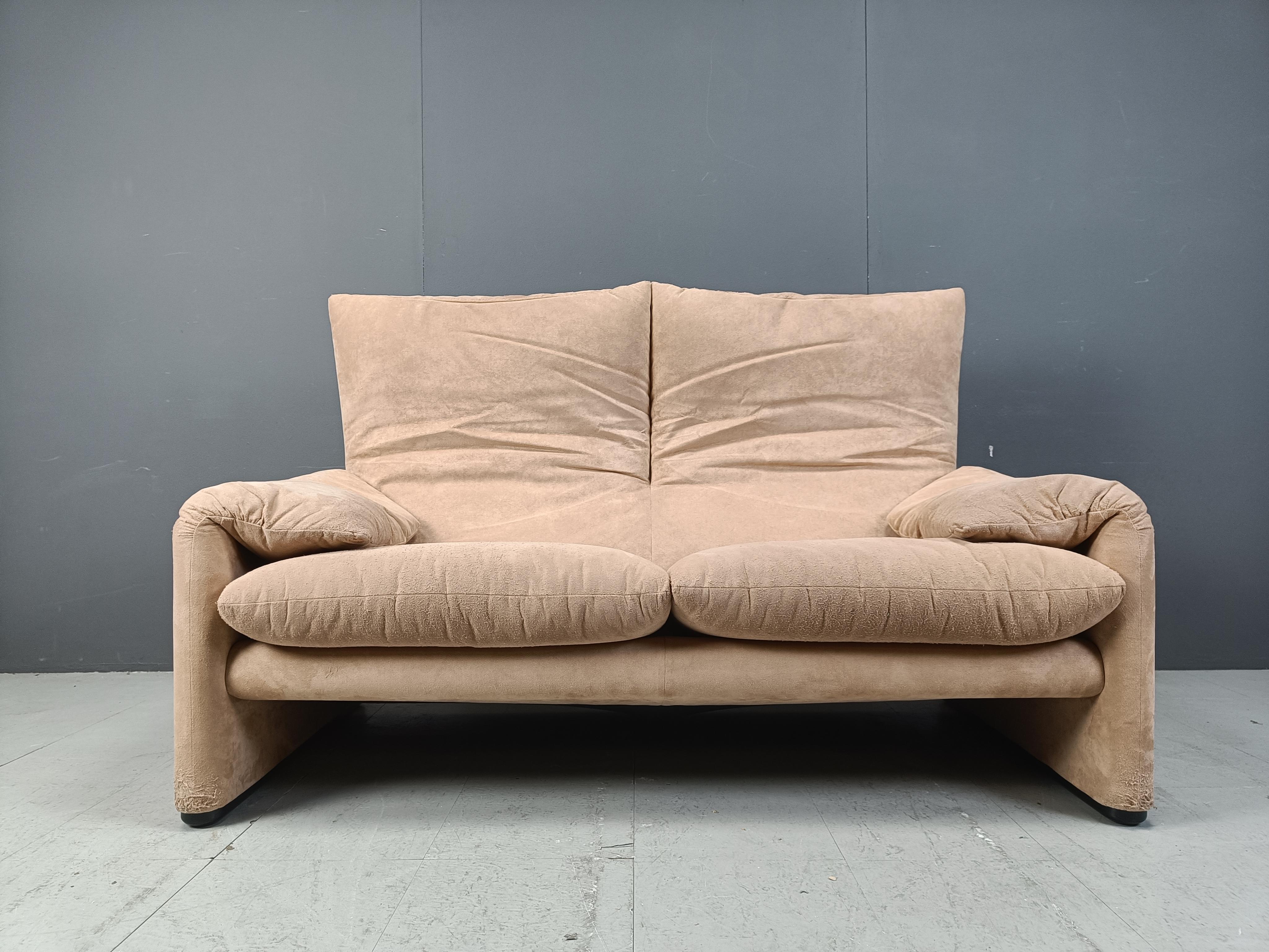 Maralunga sofa in suede by Vico Magistretti for Cassina 6