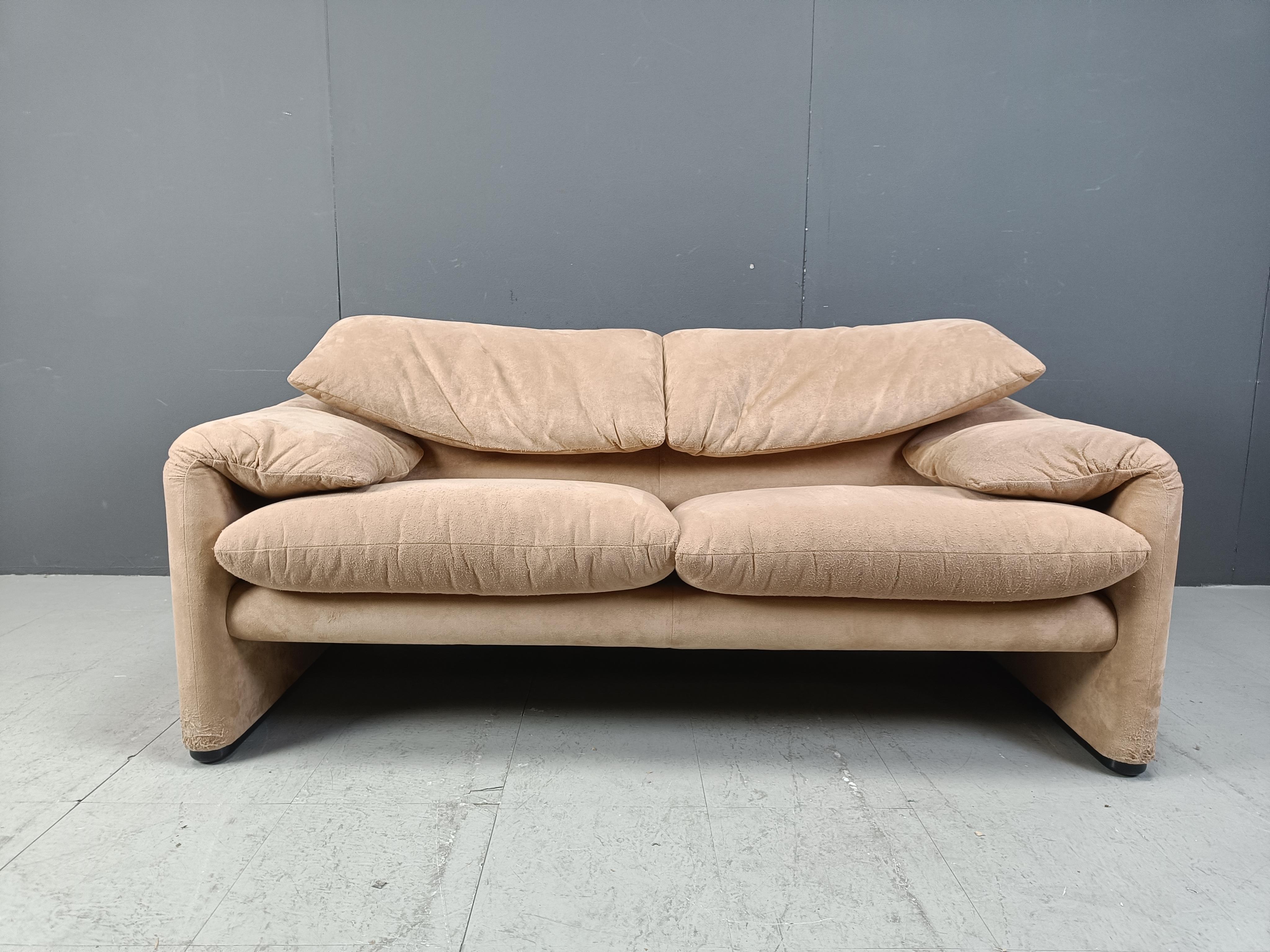 Italian Maralunga sofa in suede by Vico Magistretti for Cassina