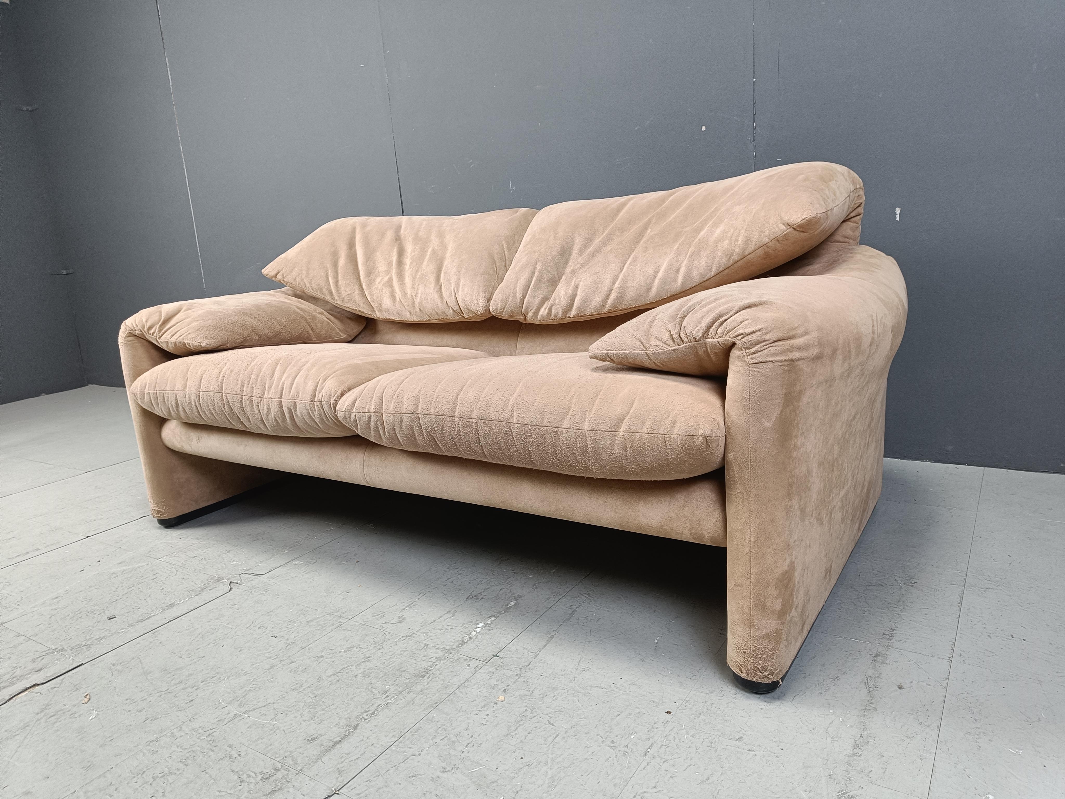 Maralunga sofa in suede by Vico Magistretti for Cassina In Good Condition In Leuven, Vlaams Gewest