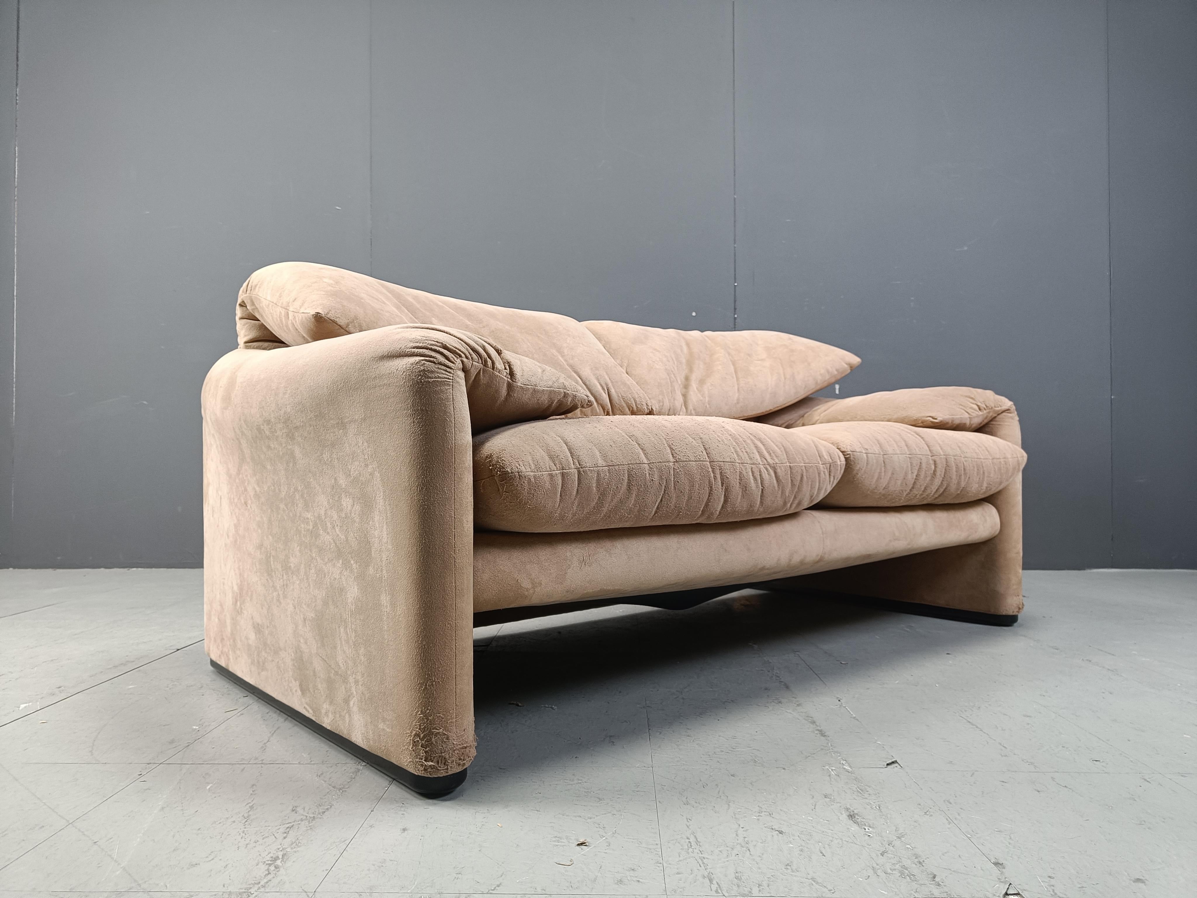 Late 20th Century Maralunga sofa in suede by Vico Magistretti for Cassina