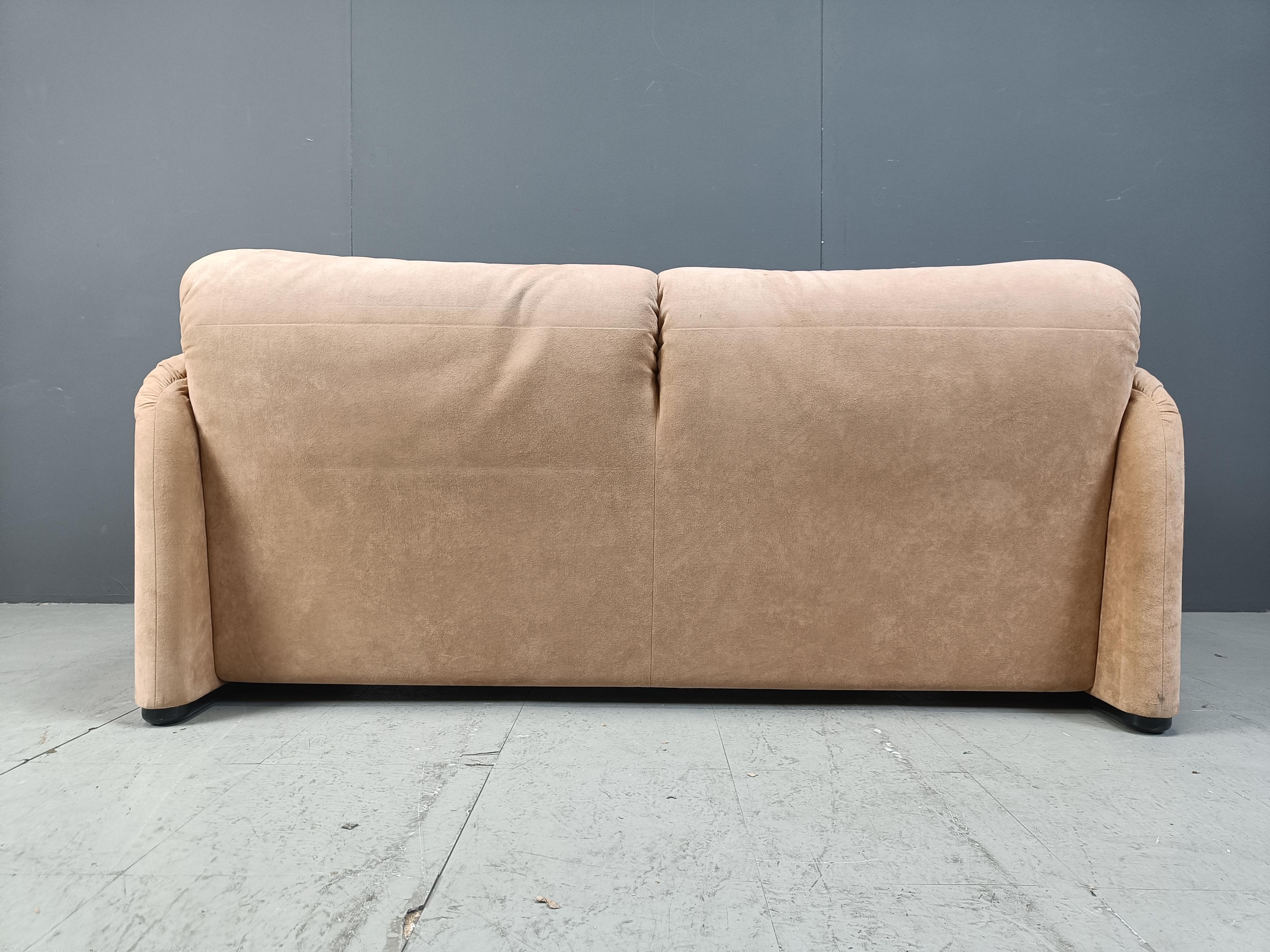 Maralunga sofa in suede by Vico Magistretti for Cassina 1