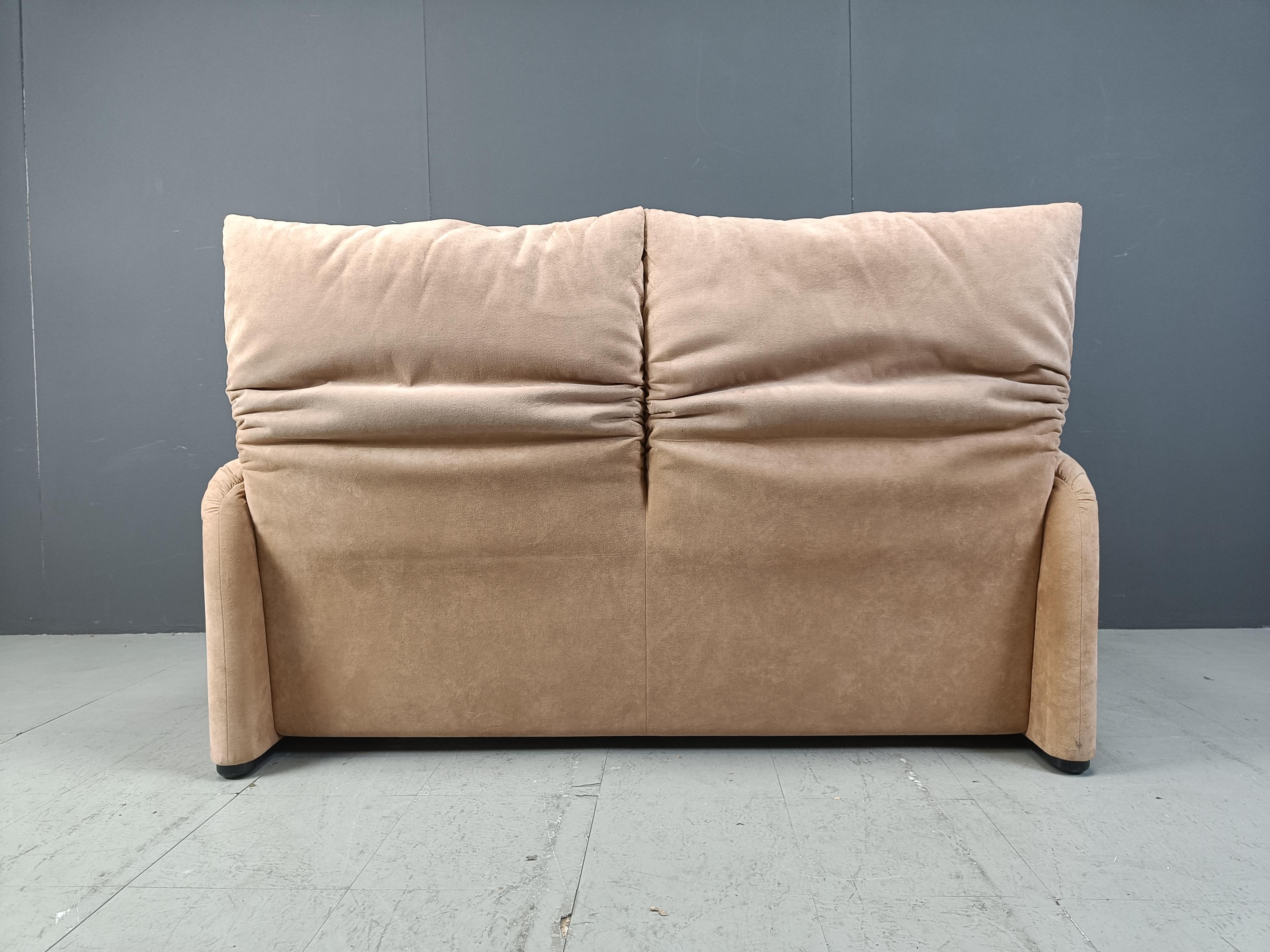 Maralunga sofa in suede by Vico Magistretti for Cassina 2