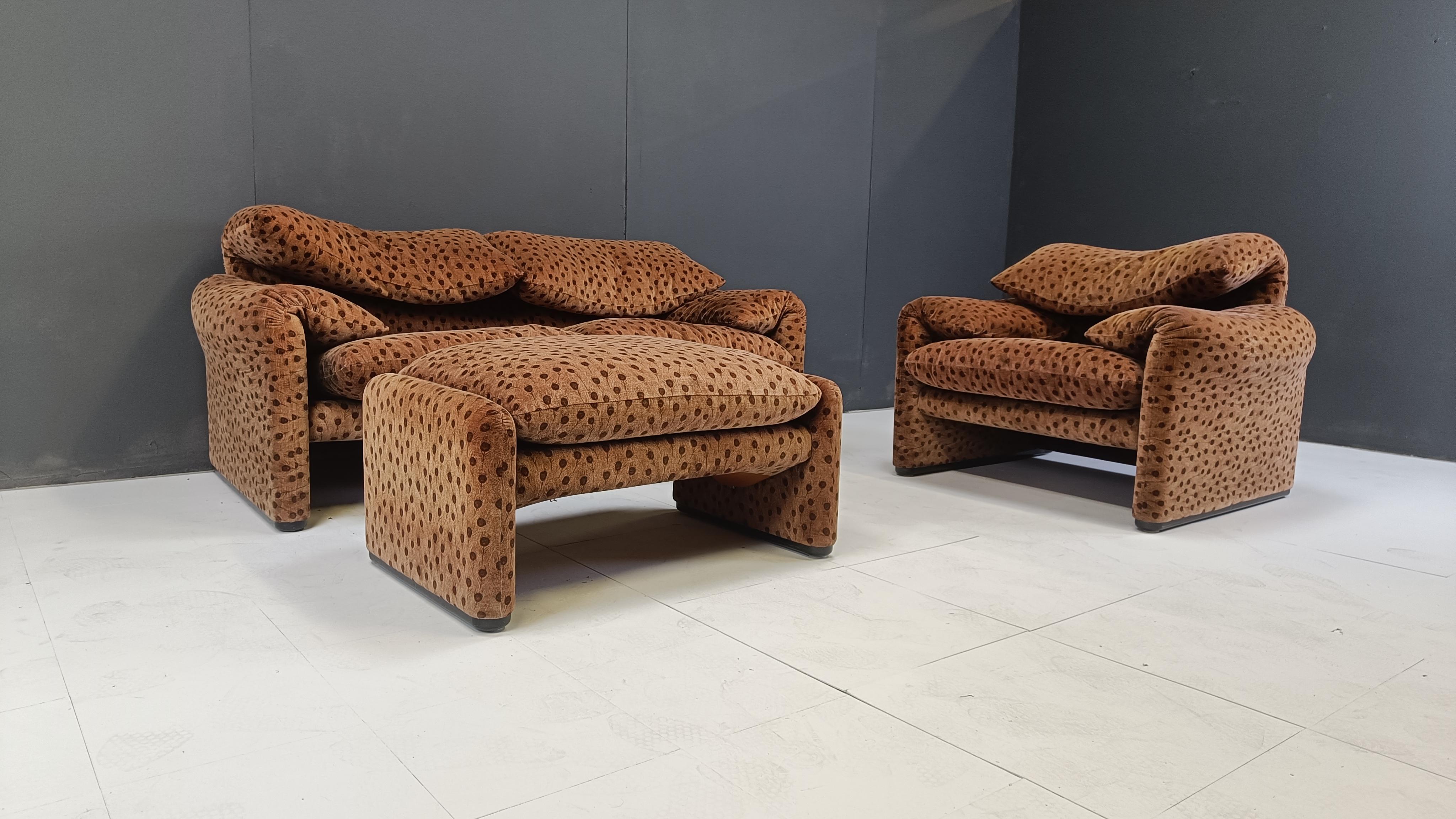 Late 20th Century Maralunga sofa set by Vico Magistretti, 1970s