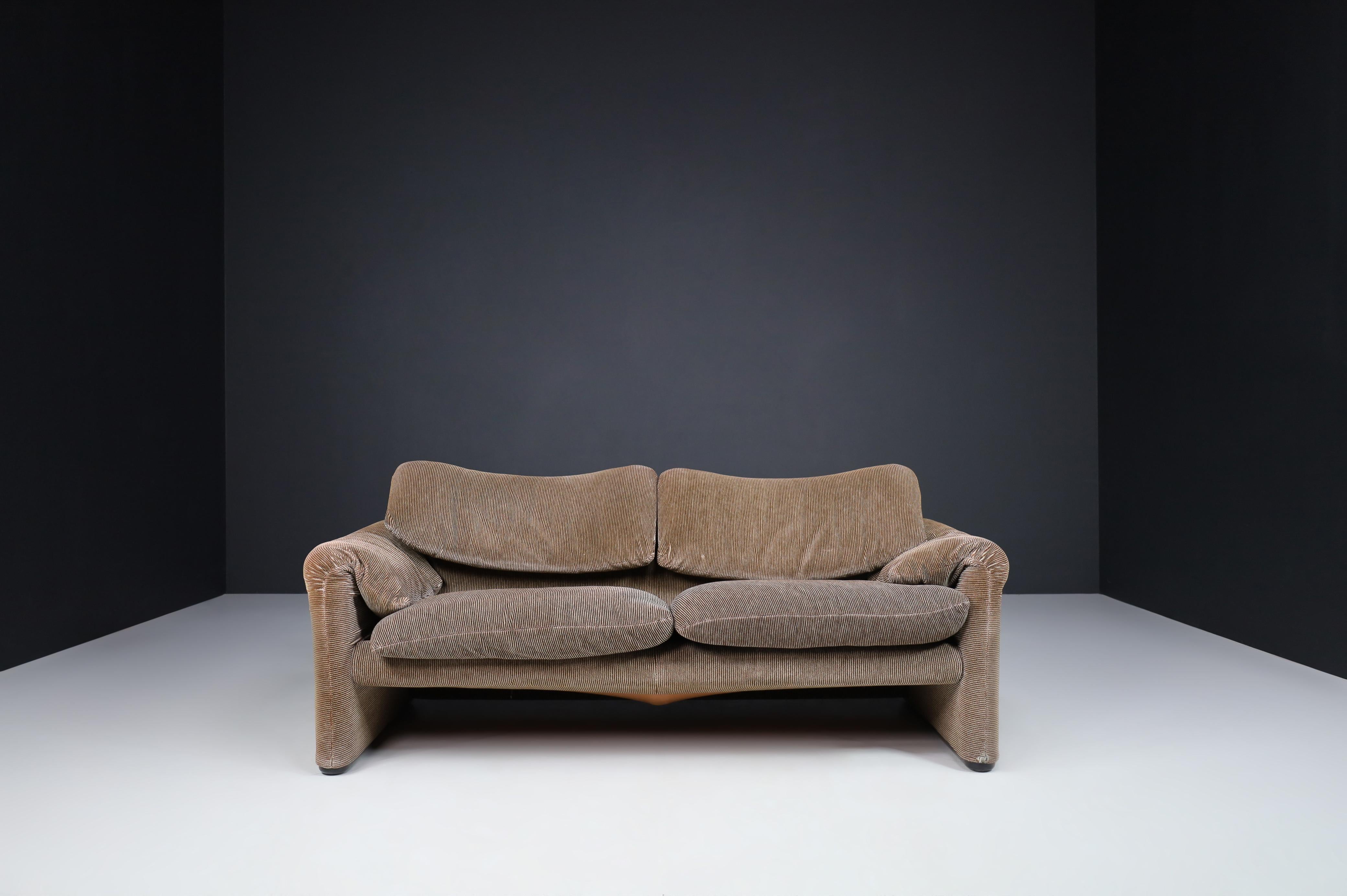 Mid-Century Modern Maralunga Sofas by Vico Magistretti for Cassina, 1970s For Sale