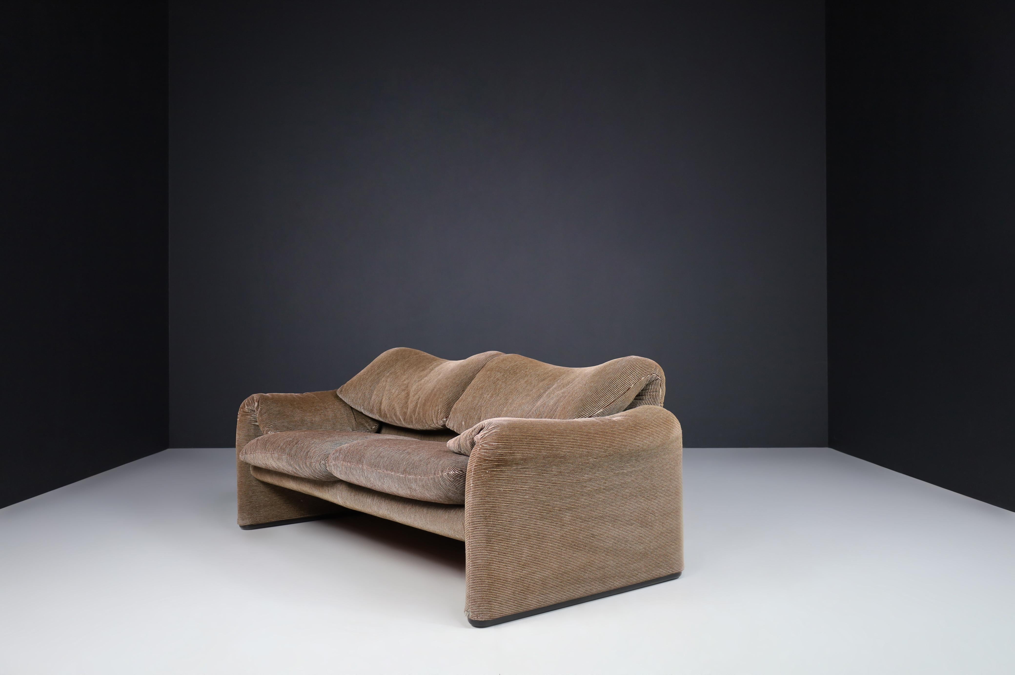 Steel Maralunga Sofas by Vico Magistretti for Cassina, 1970s For Sale