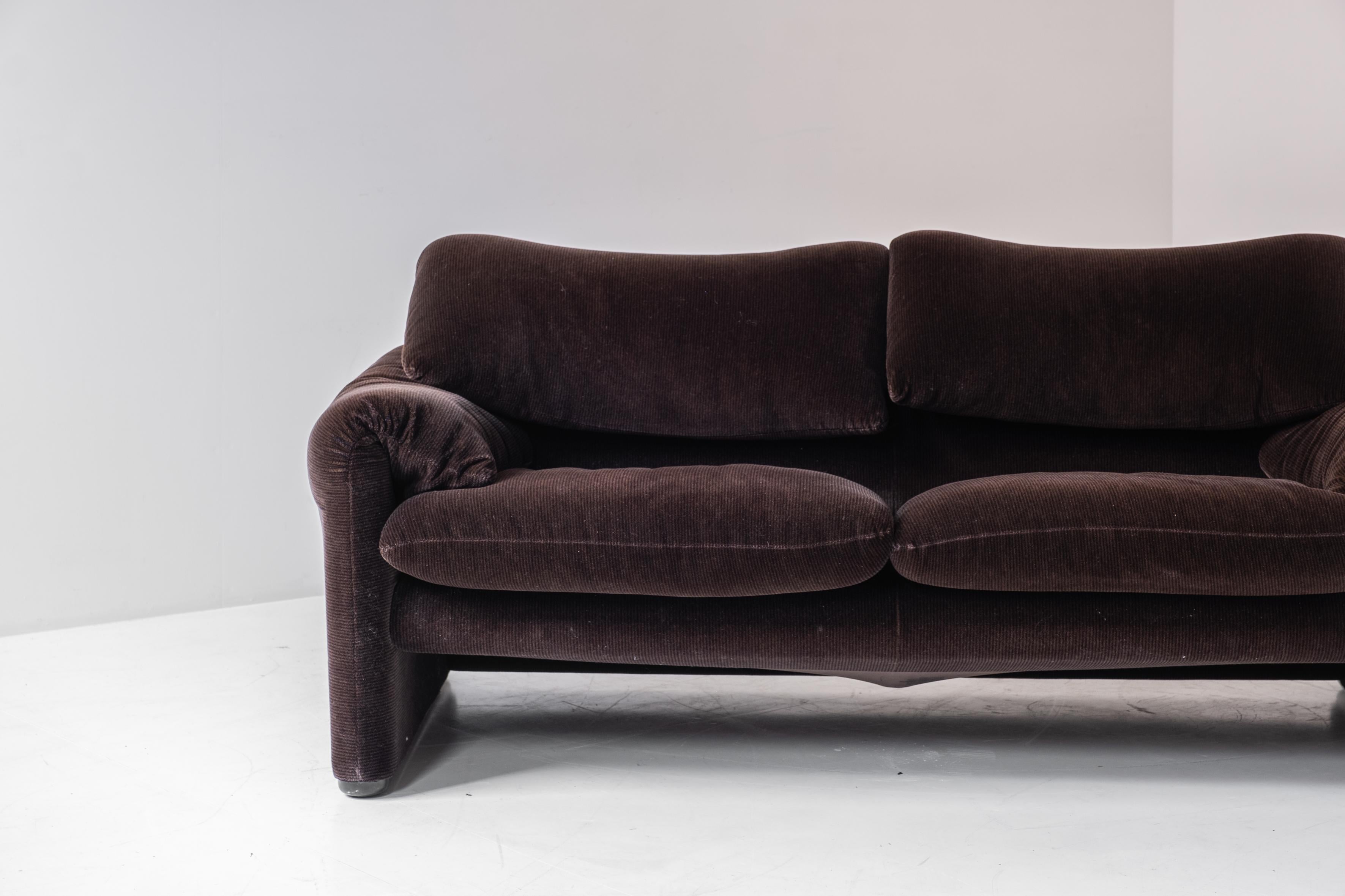 Late 20th Century Maralunga two-seater by Vico Magistretti for Cassina, Italy 1970s.