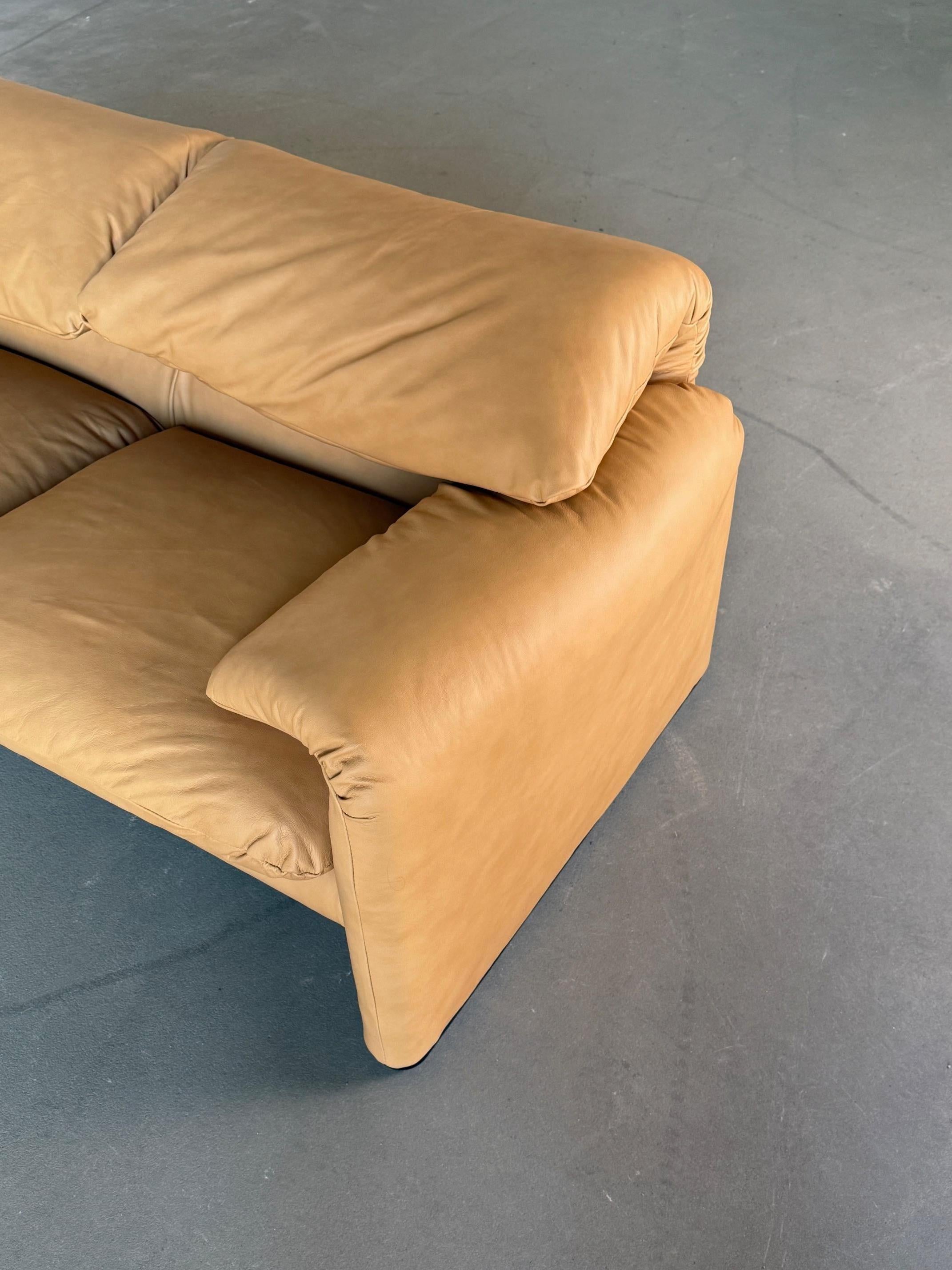 Maralunga Zweisitzer-Sofa von Cassina - Vollständig restauriert, Wüstensandleder im Angebot 3