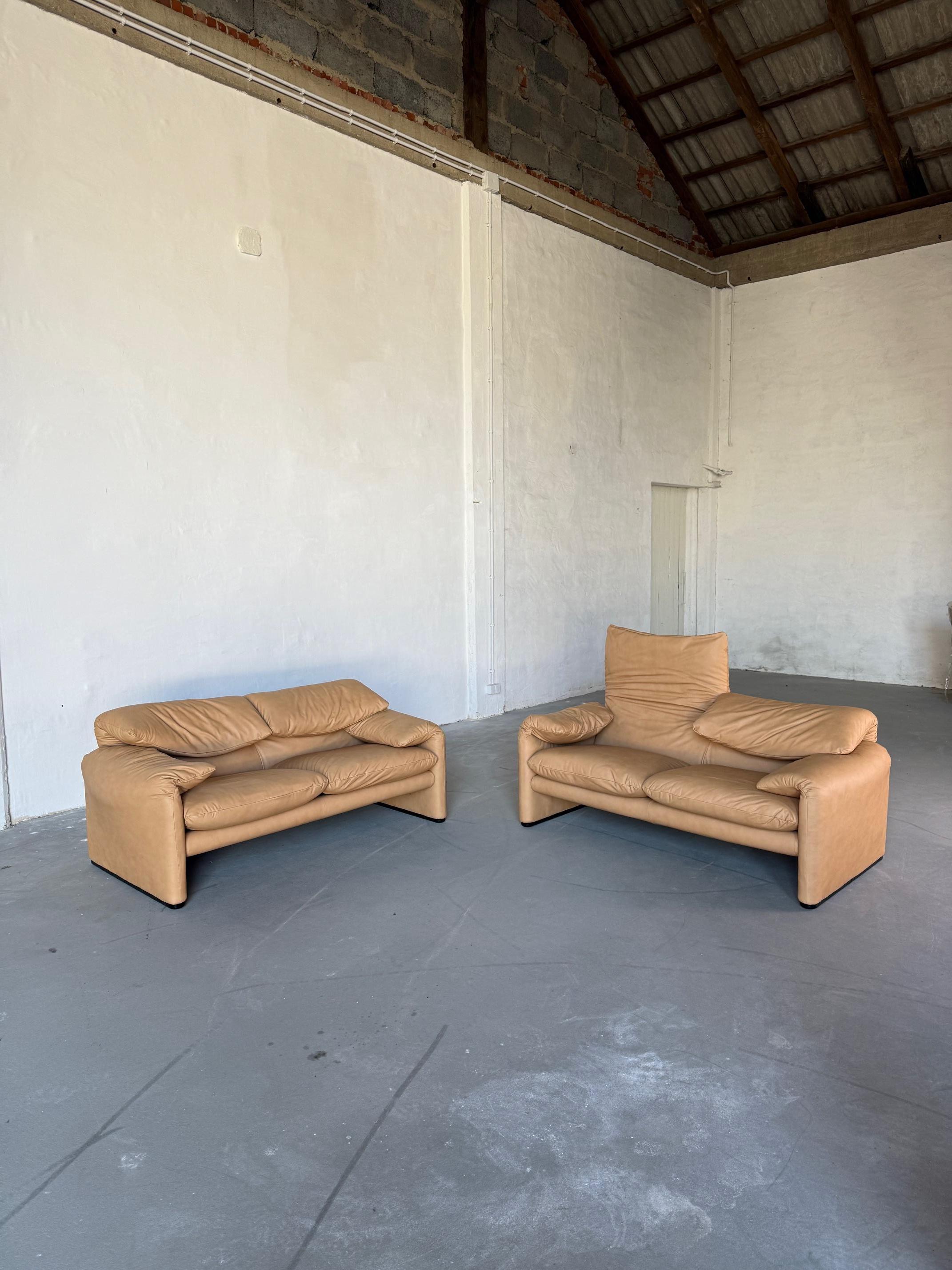 Maralunga Zweisitzer-Sofa von Cassina - Vollständig restauriert, Wüstensandleder (Ende des 20. Jahrhunderts) im Angebot