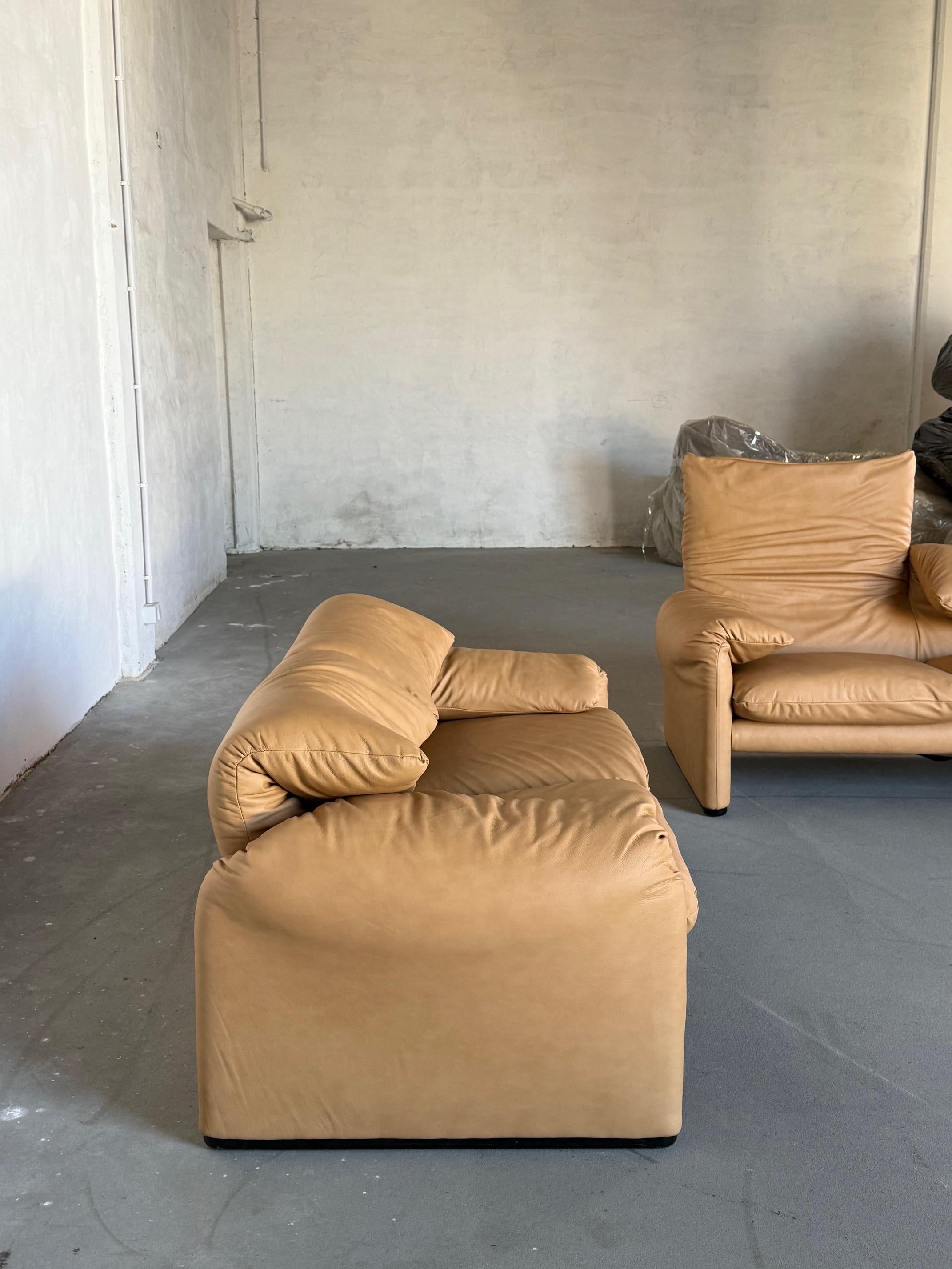 Maralunga Zweisitzer-Sofa von Cassina - Vollständig restauriert, Wüstensandleder (Leder) im Angebot