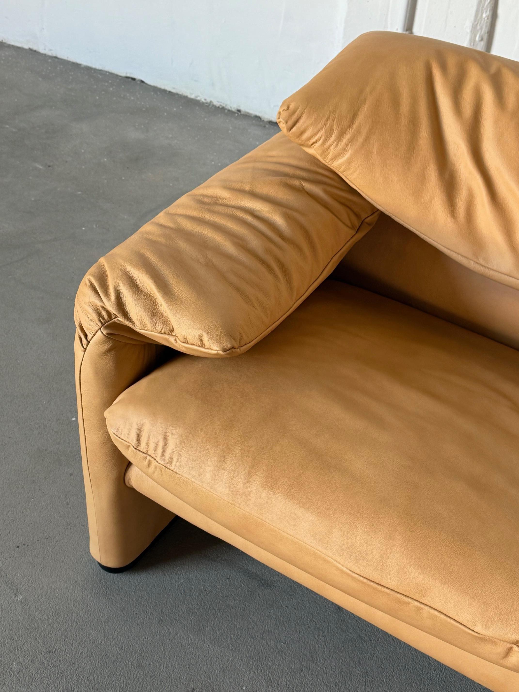Maralunga Zweisitzer-Sofa von Cassina - Vollständig restauriert, Wüstensandleder im Angebot 2