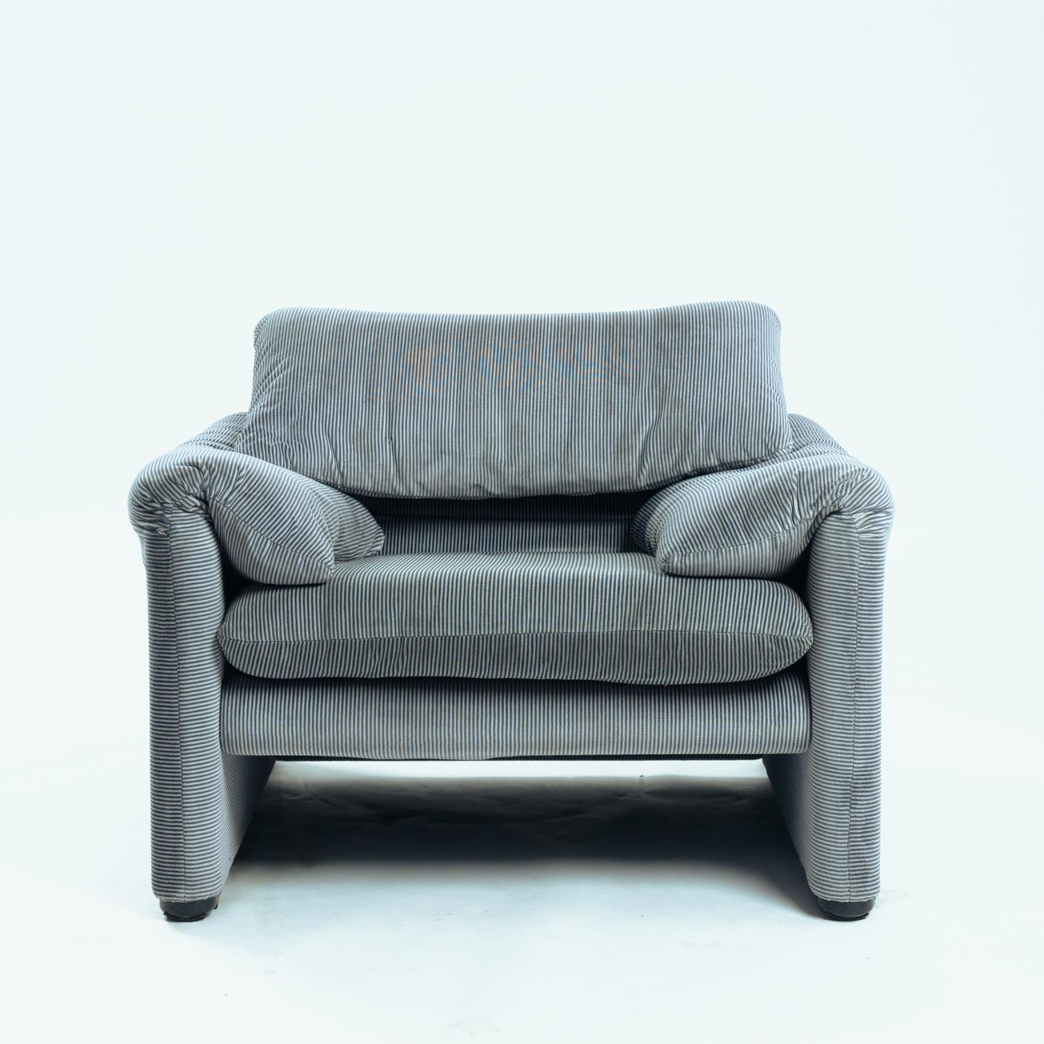 Italian Maralunga Vico Magistretti easy chair with ottoman for Cassina, Italy, 1970s For Sale