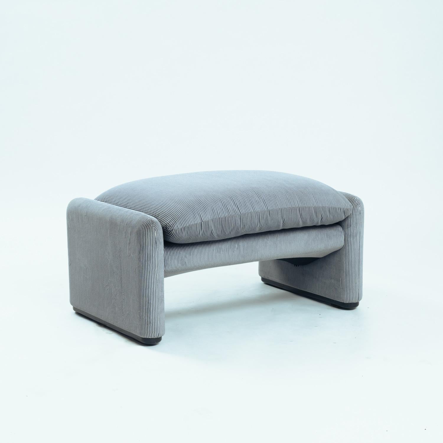 Maralunga Vico Magistretti easy chair with ottoman for Cassina, Italy, 1970s For Sale 2