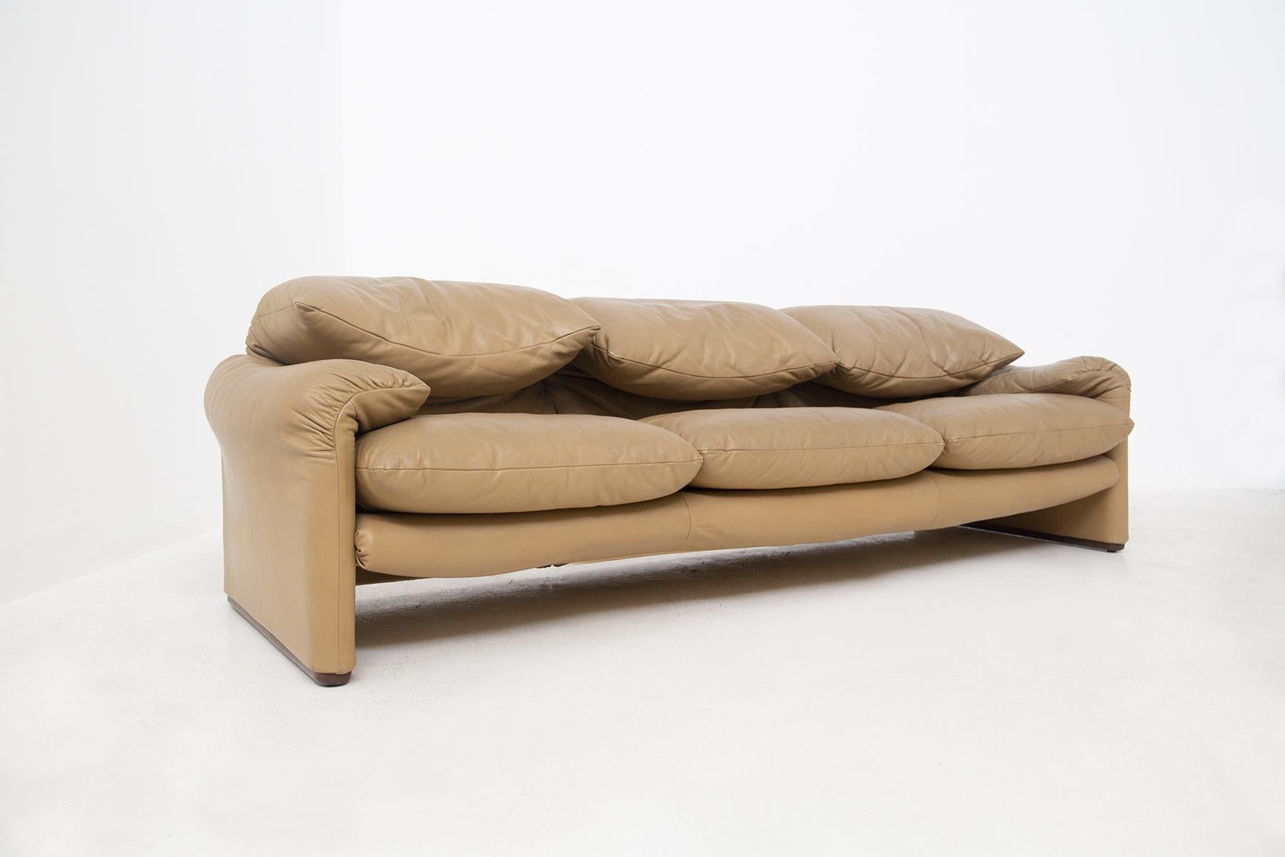 Maralunga Vintage Leather Sofa by Vico Magistretti for Cassina 6