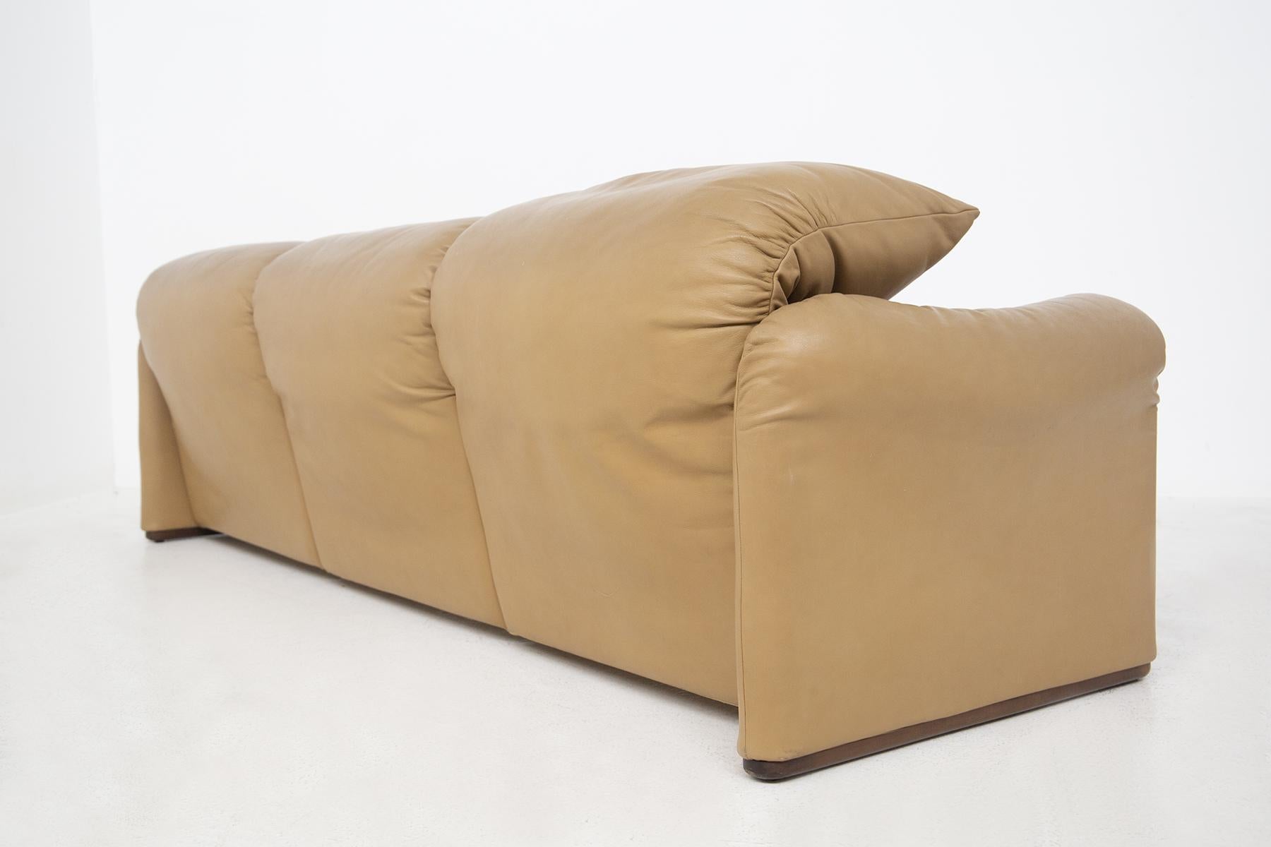 Maralunga Vintage Leather Sofa by Vico Magistretti for Cassina 1
