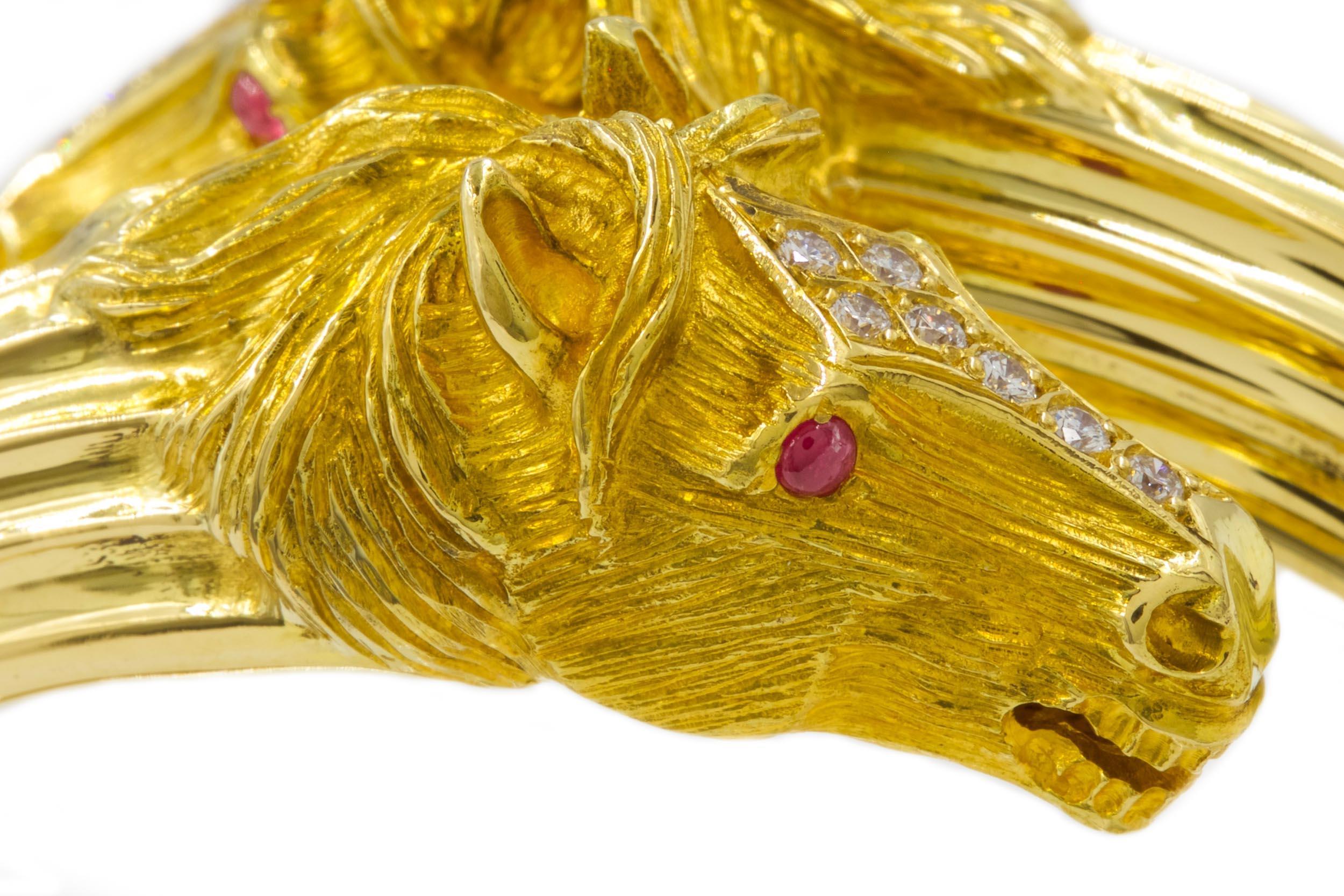 Maramenos & Pateras Pulsera y Pendientes Caballo de Oro de 18k, Diamantes y Rubíes en venta 2