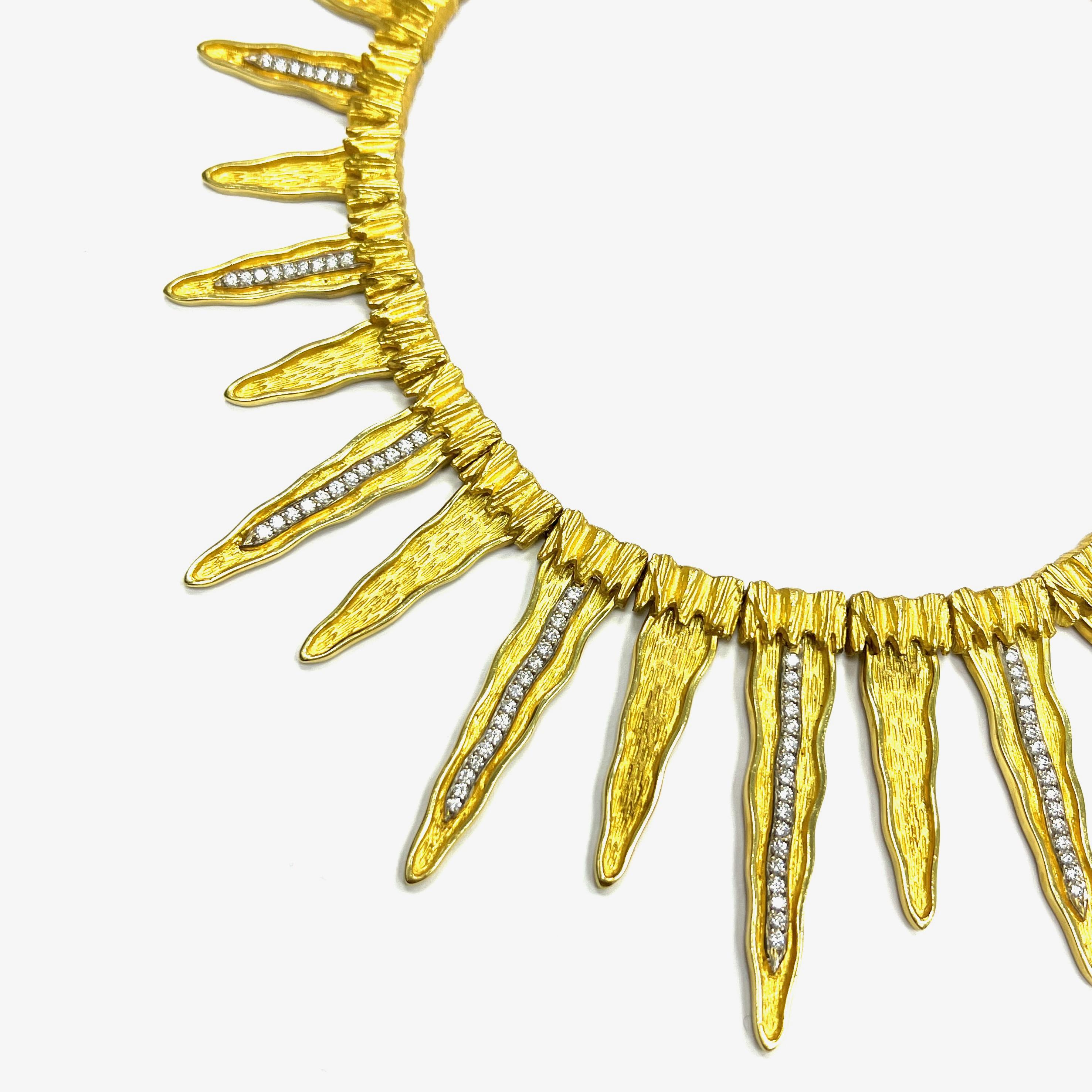 Halskette aus Gelbgold mit Maramenos & Pateras Icicle-Diamant (Rundschliff) im Angebot