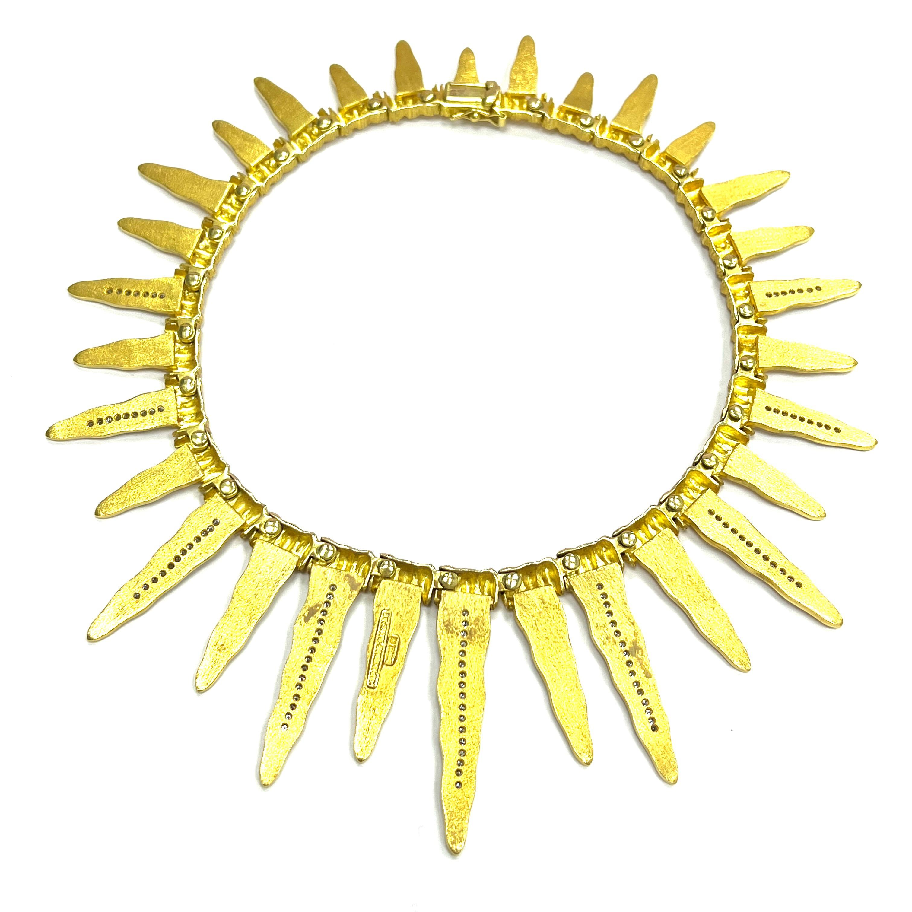 Halskette aus Gelbgold mit Maramenos & Pateras Icicle-Diamant im Angebot 3