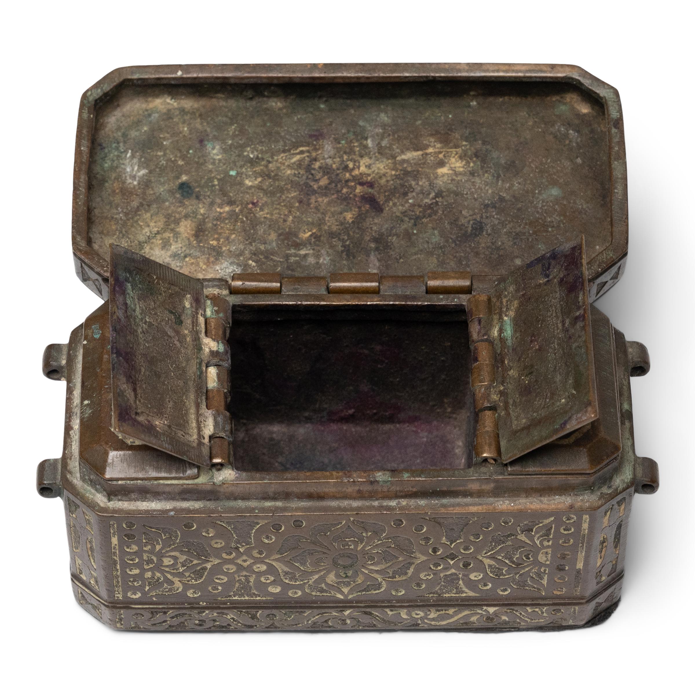 Philippin Maranao Brass Betel Box, c. 1900 en vente