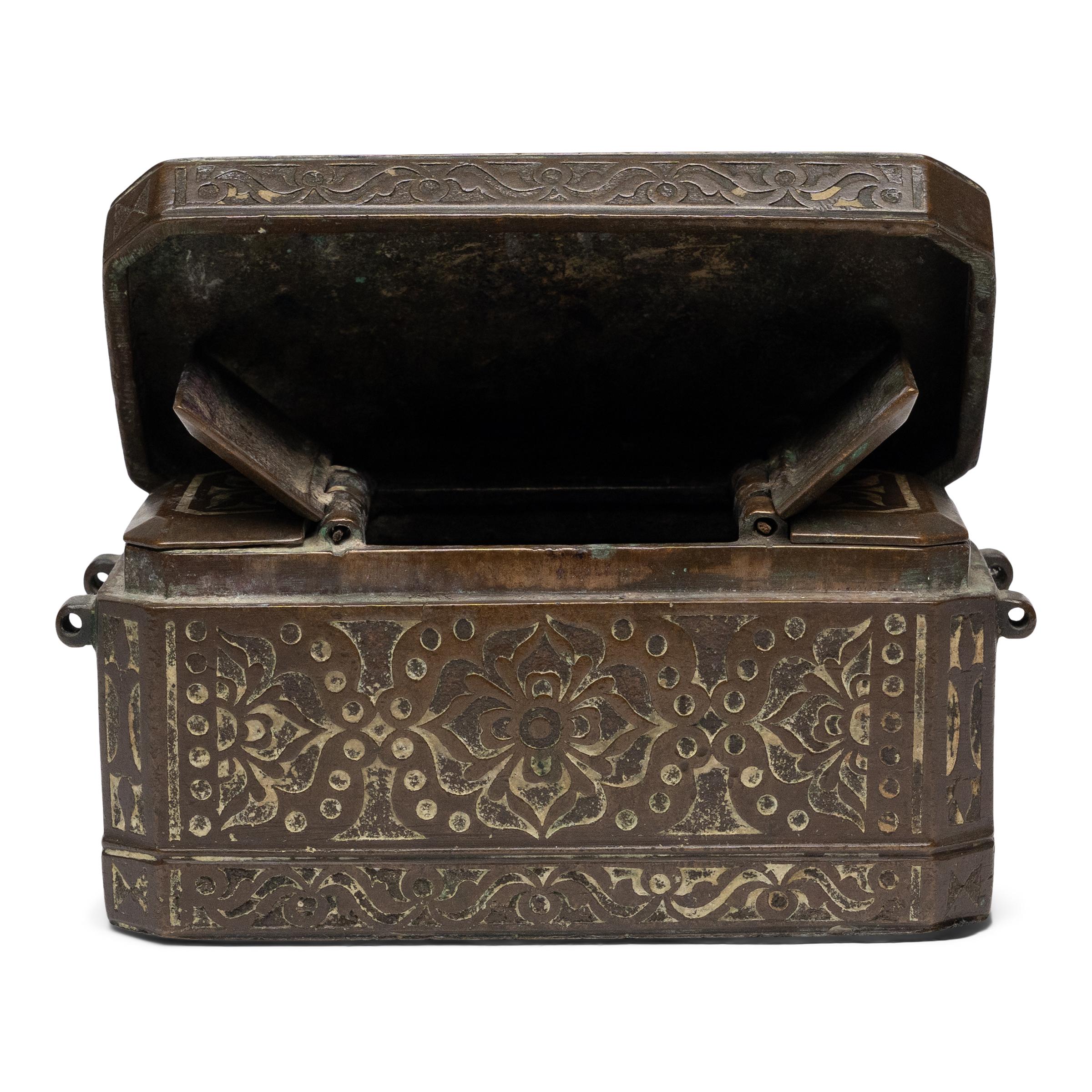 20ième siècle Maranao Brass Betel Box, c. 1900 en vente