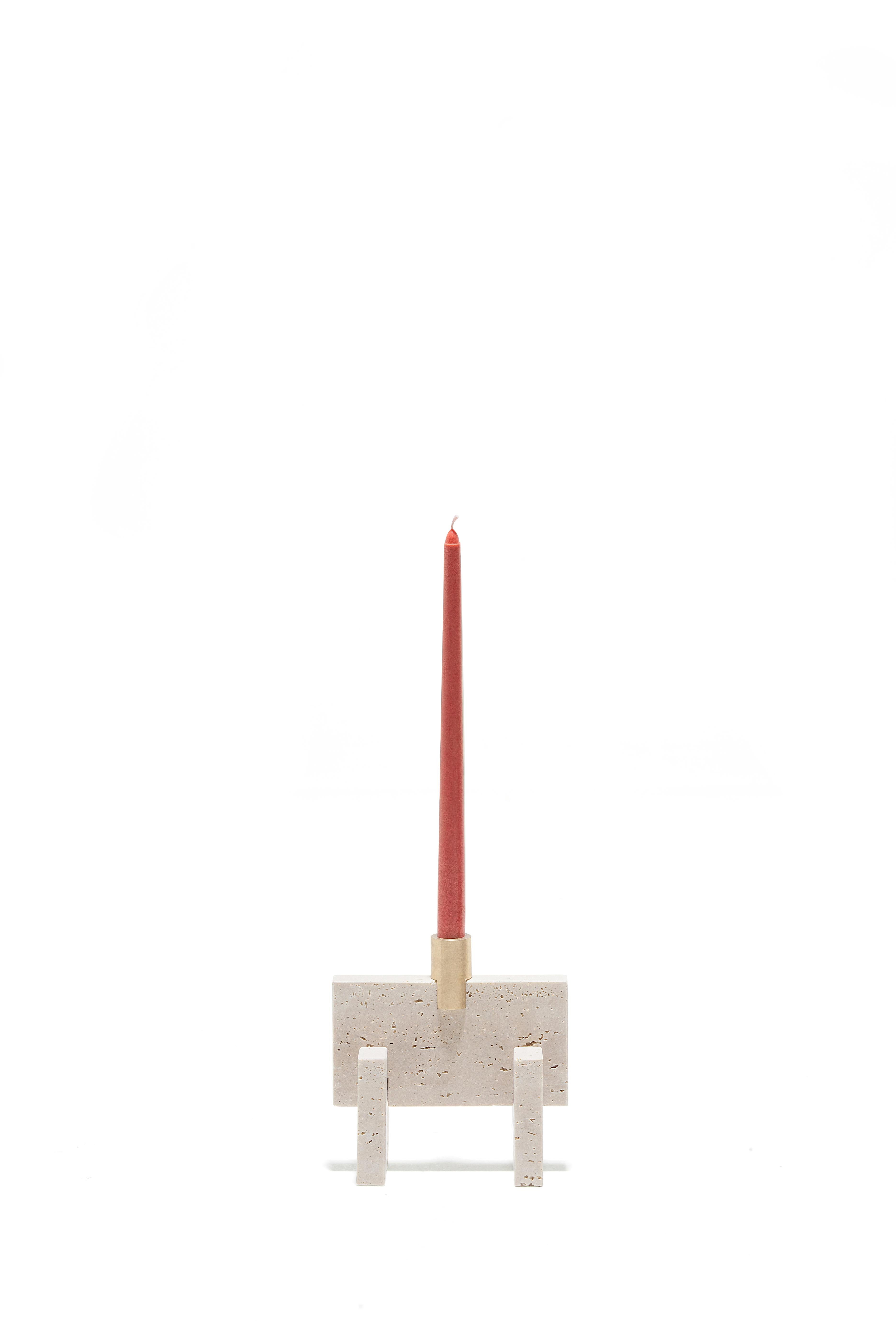 Fit Kerzenständer aus Travertinmarmor von Aparentment, minimalistisch (Minimalistisch) im Angebot