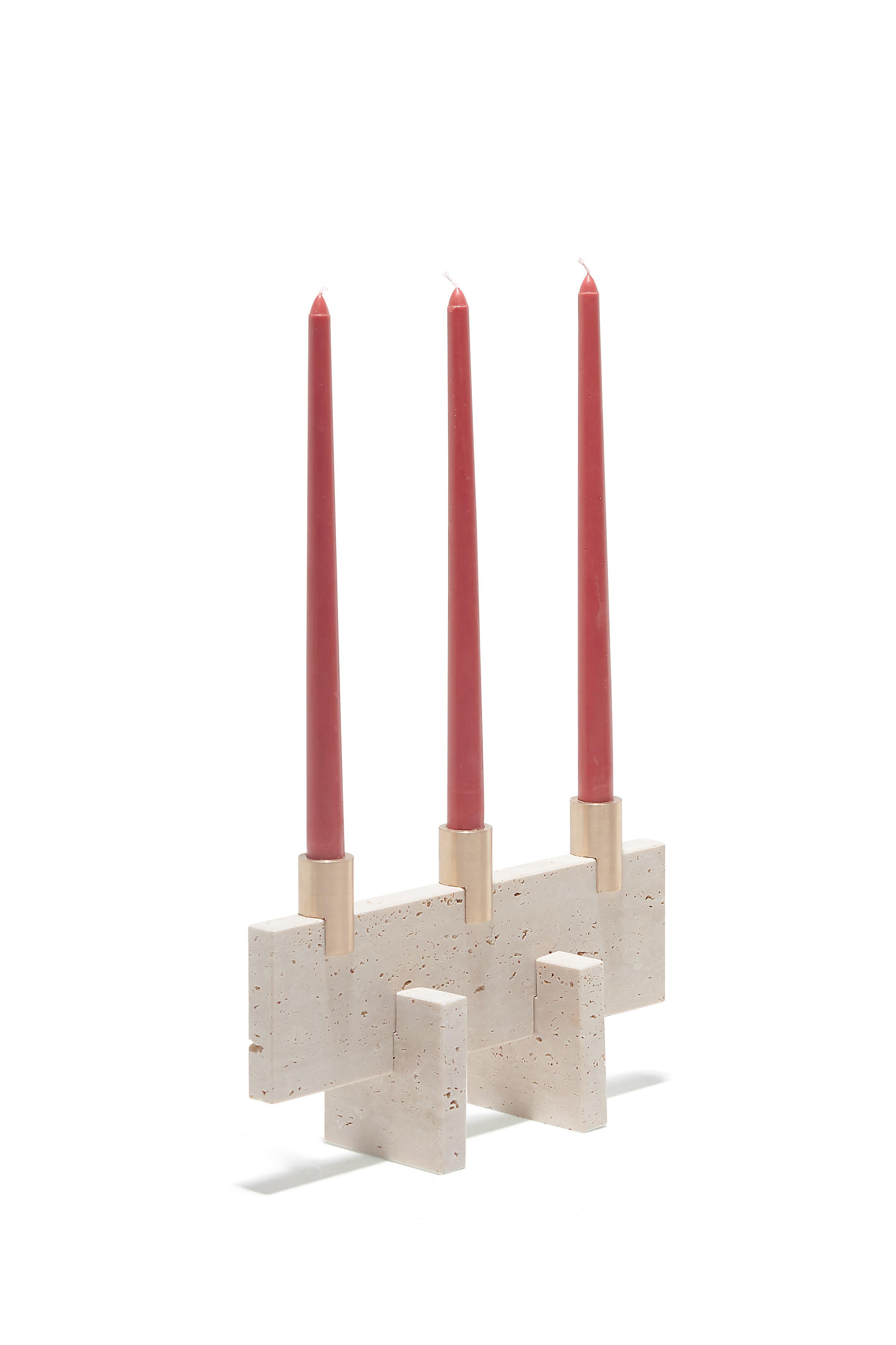 Minimaliste Aparentment - Porte-bougies minimaliste à trois bougies en marbre travertin en vente