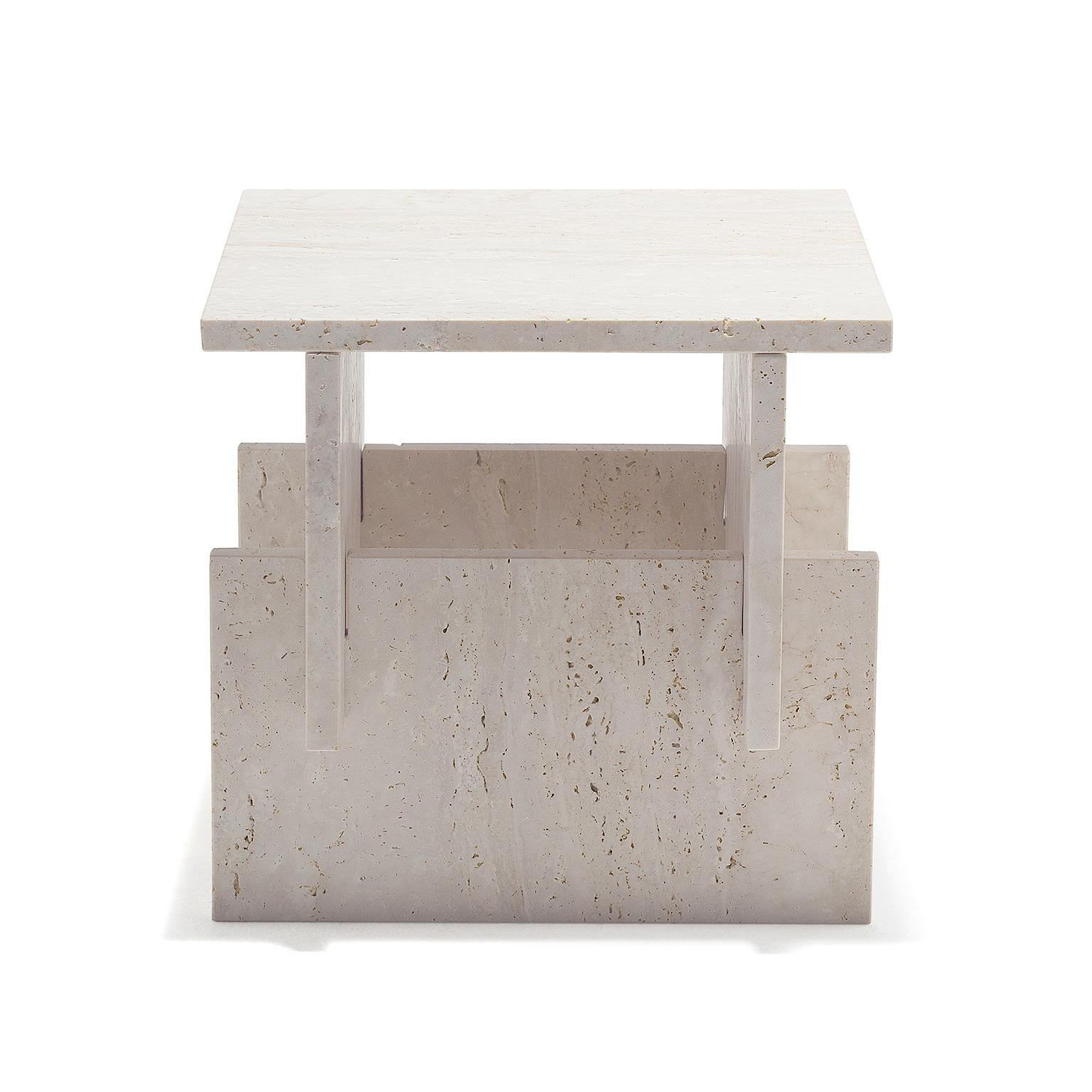 Minimaliste Table d'appoint « Fit Side Table » minimaliste en travertin crème et marbre d'Aparentment en vente