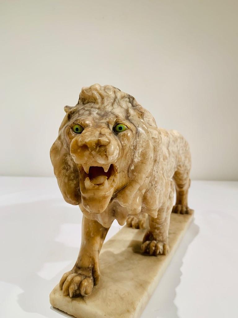 lion en marbre