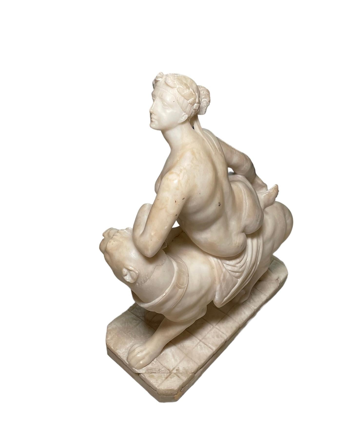 Il s'agit d'une sculpture de groupe en albâtre représentant la princesse crétoise et fille du roi Minos de Crète, Ariane, assise sur sa panthère. Son coude gauche est au-dessus de la tête de la panthère et son corps est incliné vers la gauche tandis