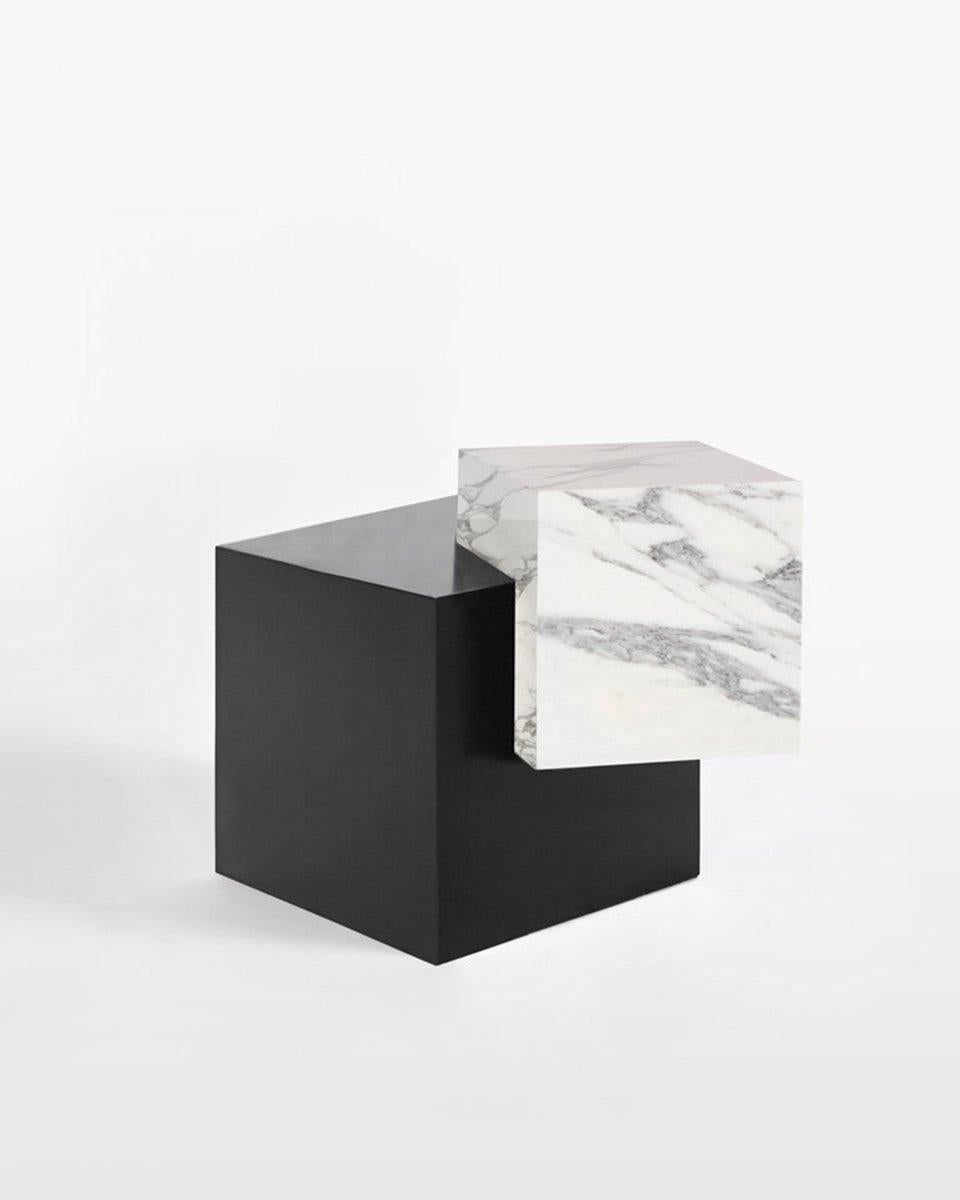 Américain Table d'appoint Askew en marbre et acier noir Dark Spring Coexist par Slash Objects en vente