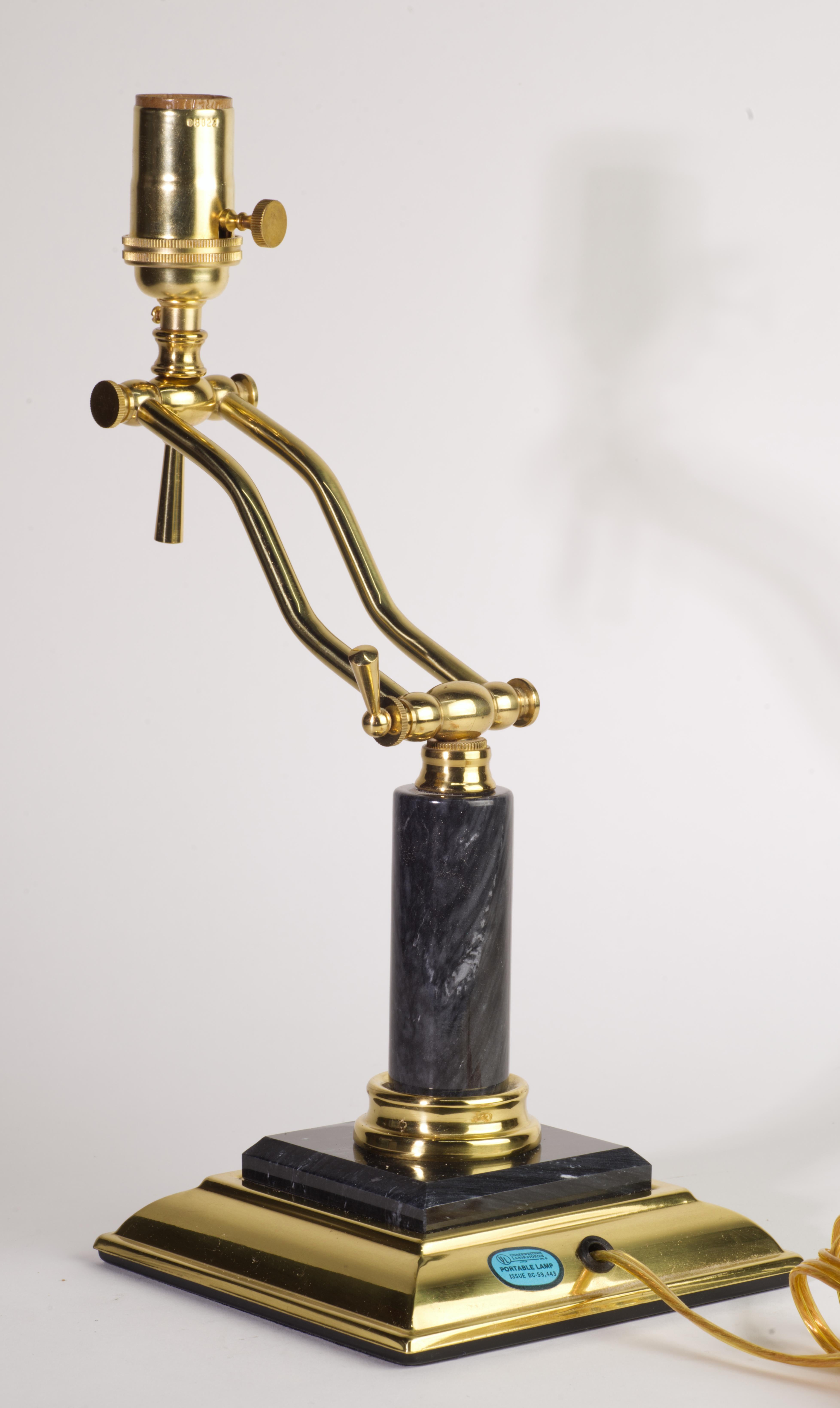 Lampe de table réglable en marbre et laiton, années 1970 Bon état - En vente à Clifton Springs, NY