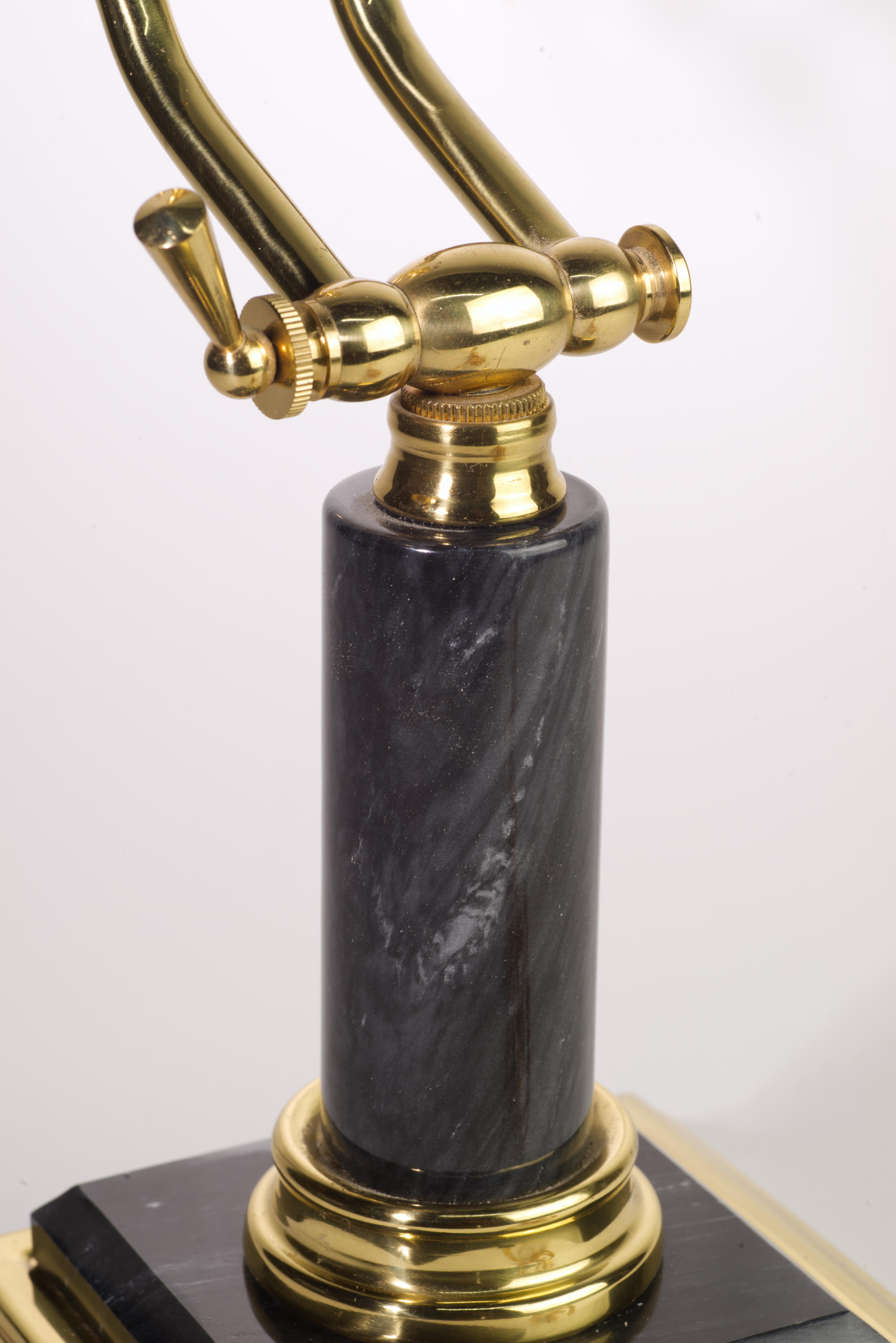 20ième siècle Lampe de table réglable en marbre et laiton, années 1970 en vente