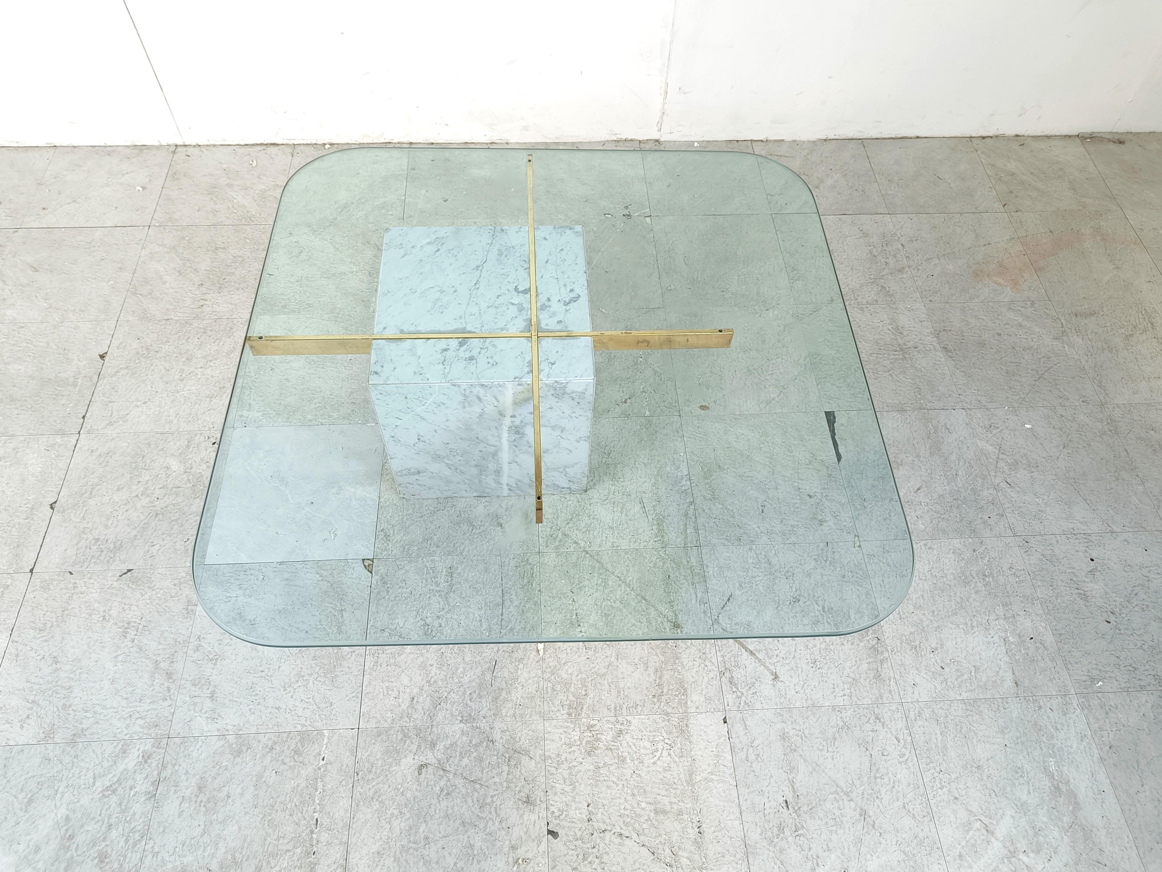 Vintage white marble and brass coffee table by Artedi

Comes with a thick clear glass top.

Good condition.

This style can be mixed in lots of interiors.

1980s - Italy

Very good condition

Dimensions
Height: 38cm/14.96