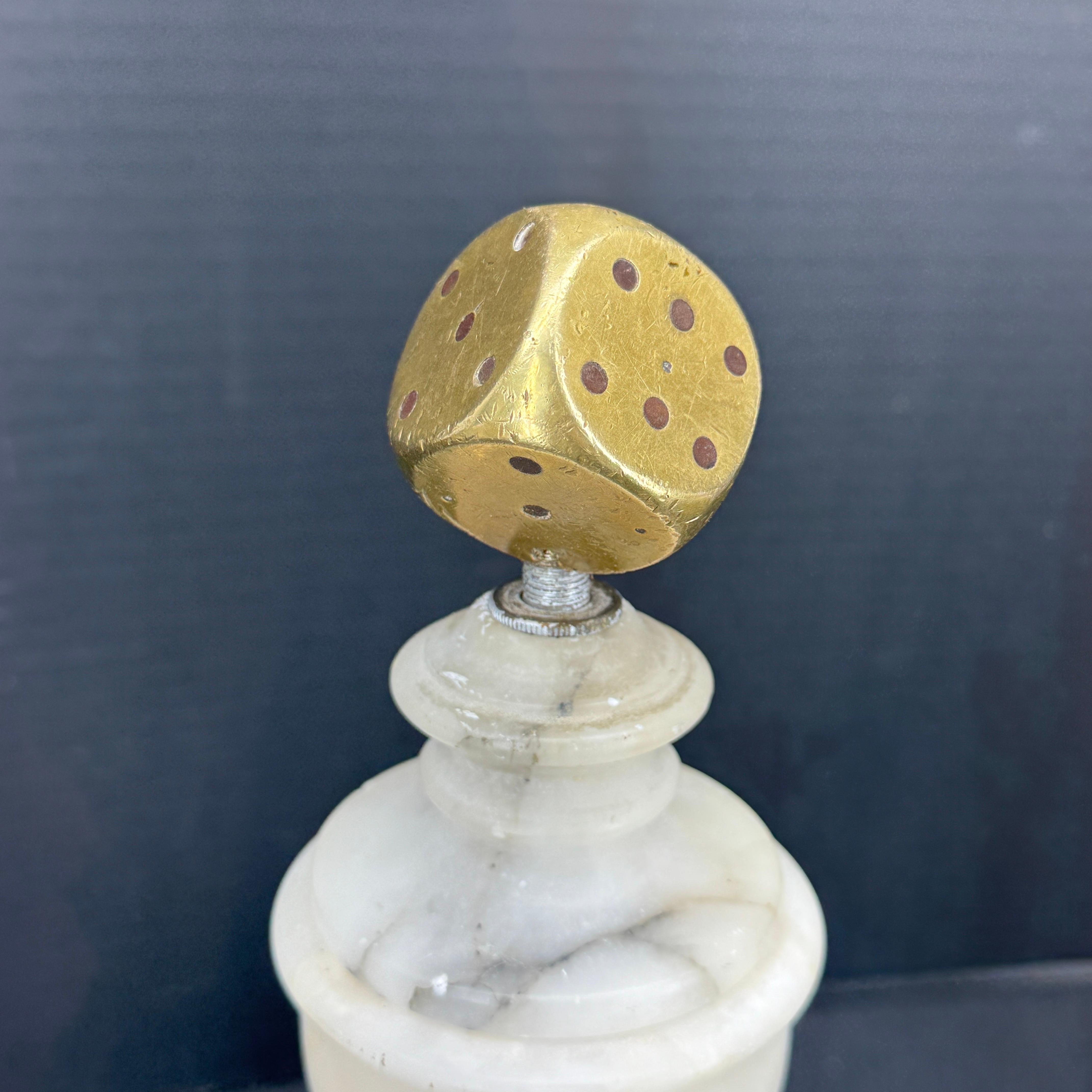 Scultura montata in marmo e ottone con dado per la curiosità in vendita 4