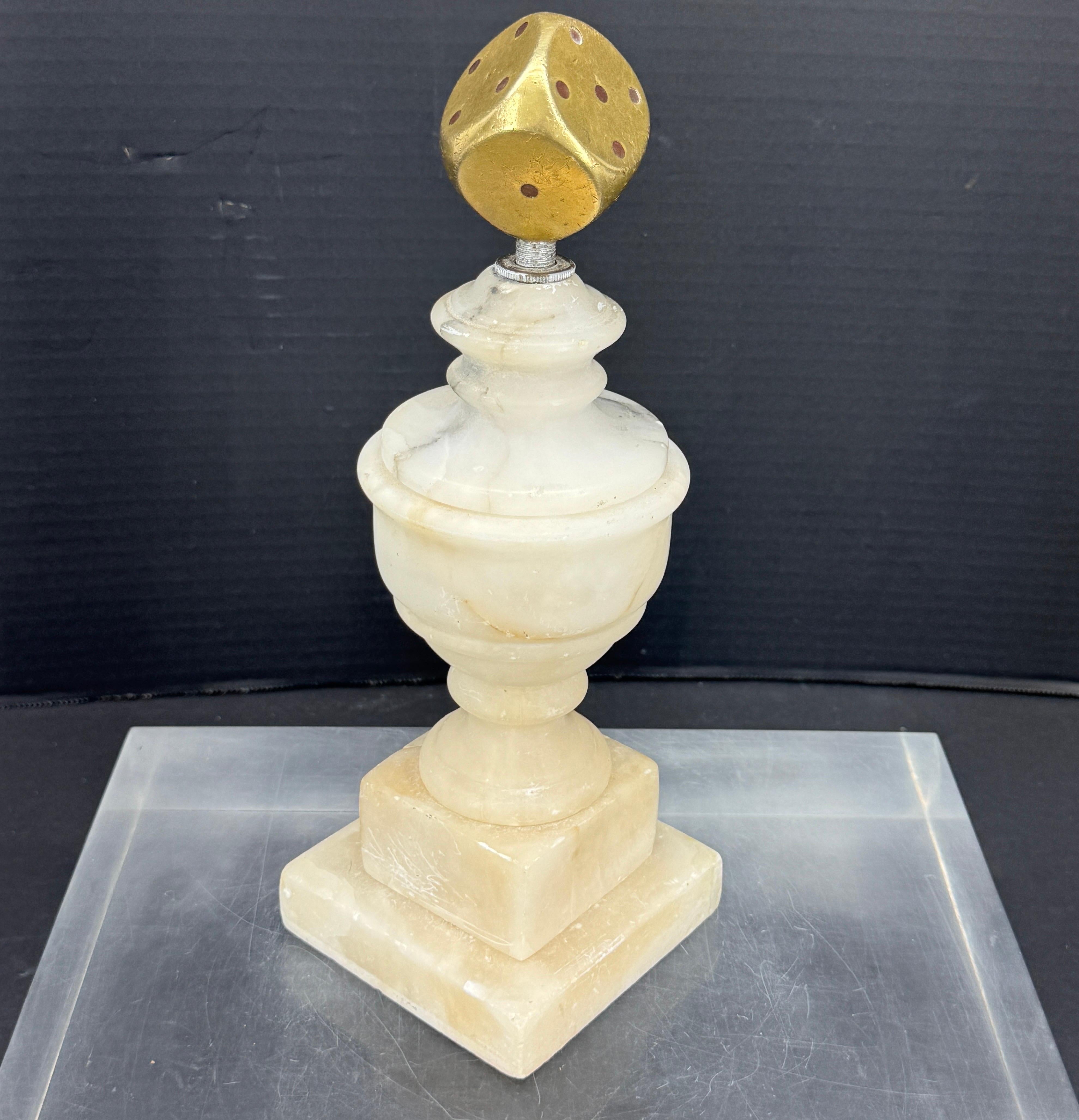 Danese Scultura montata in marmo e ottone con dado per la curiosità in vendita