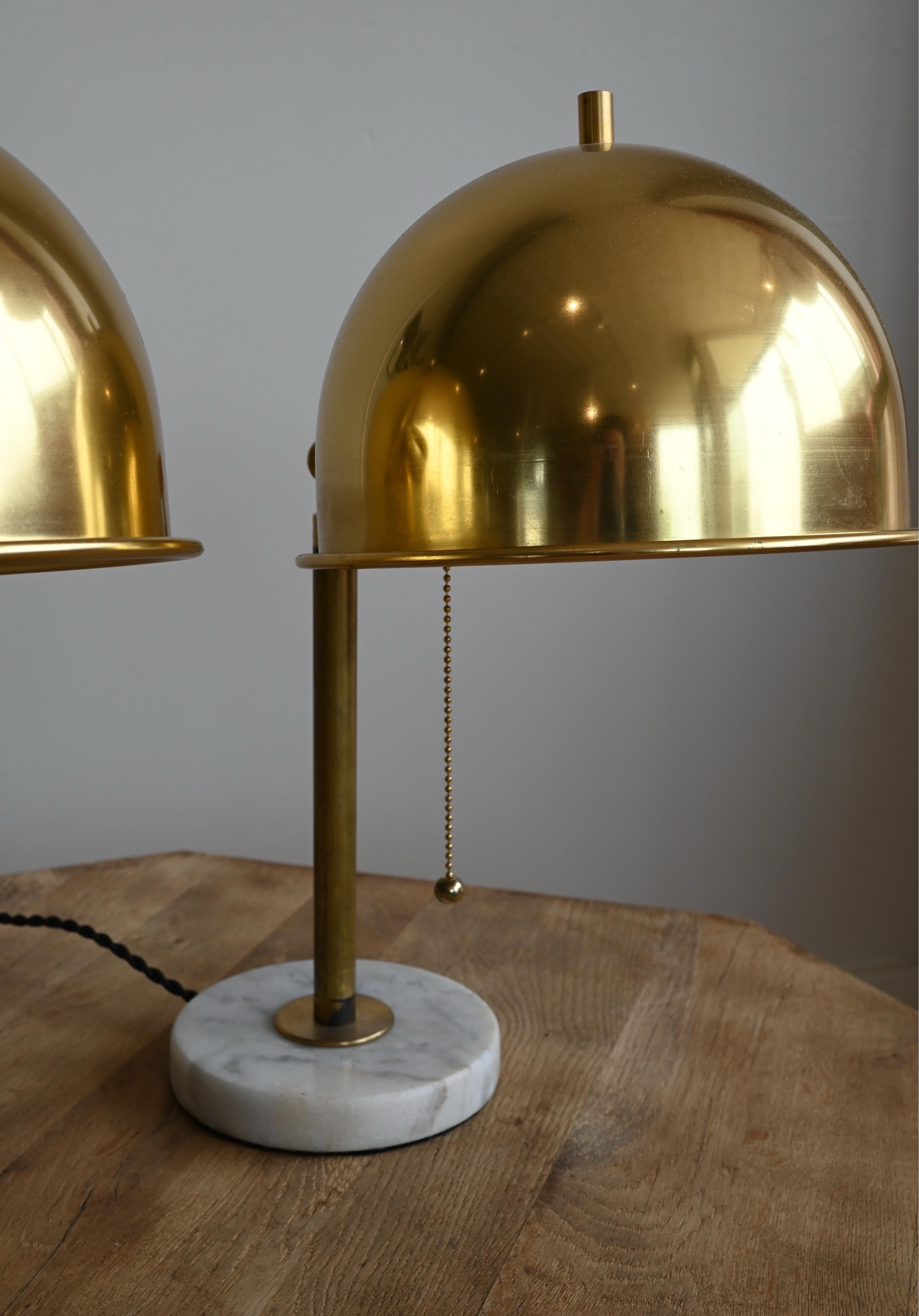 Lampen aus Marmor und Messing, ein Paar (Nordamerikanisch) im Angebot