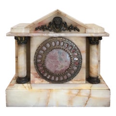 Boîtier d'horloge en marbre et laiton de la fin du 19e siècle