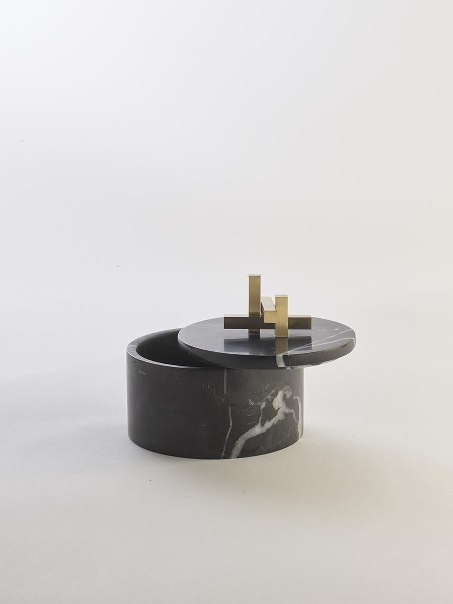 Purity of form and a flash of glamour. The round Metropolis box in Nero stone with its elegant polished brass handle serves as the perfect gift or keepsake. 

Greg Natale’s latest range of luxury home accessories presents intricate studies in line