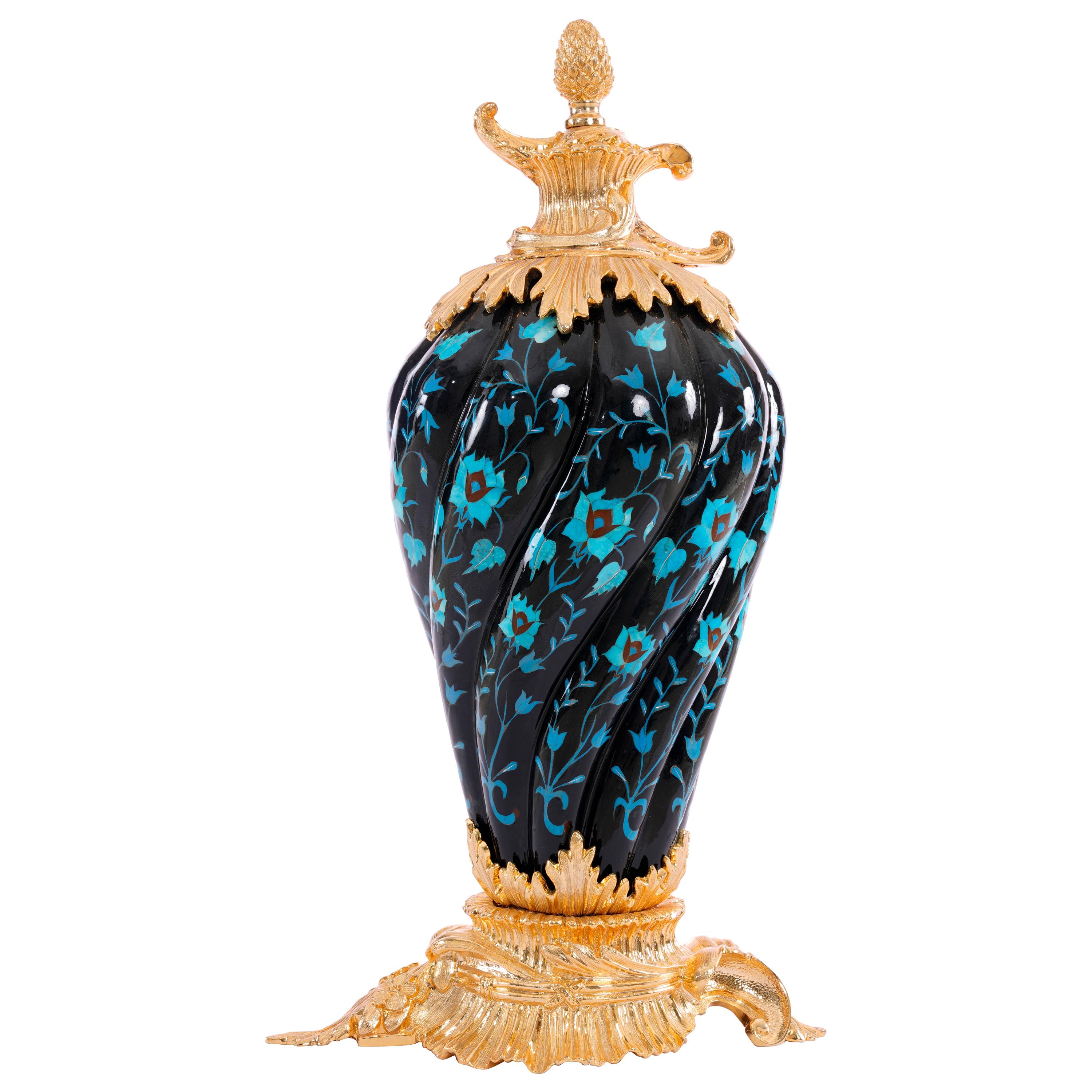 Vase en marbre et laiton