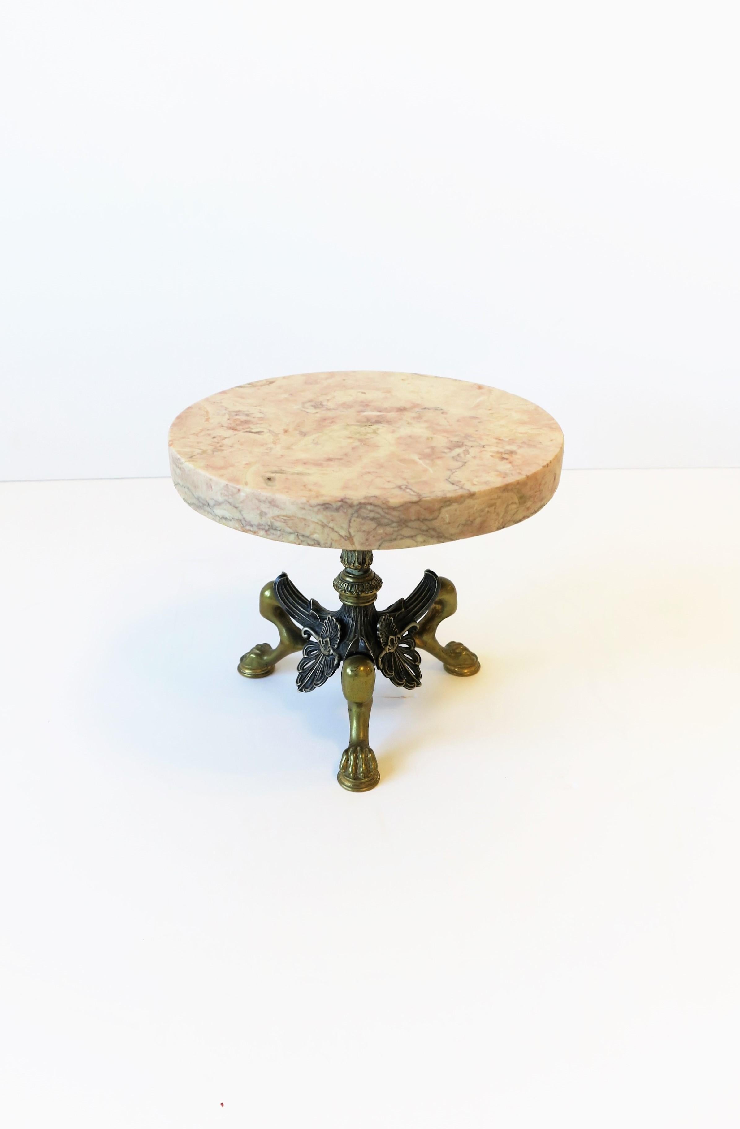 European Marble and Brass Round Pedestal with Lion Paw Feet Plant Stand Regency Style For Sale
