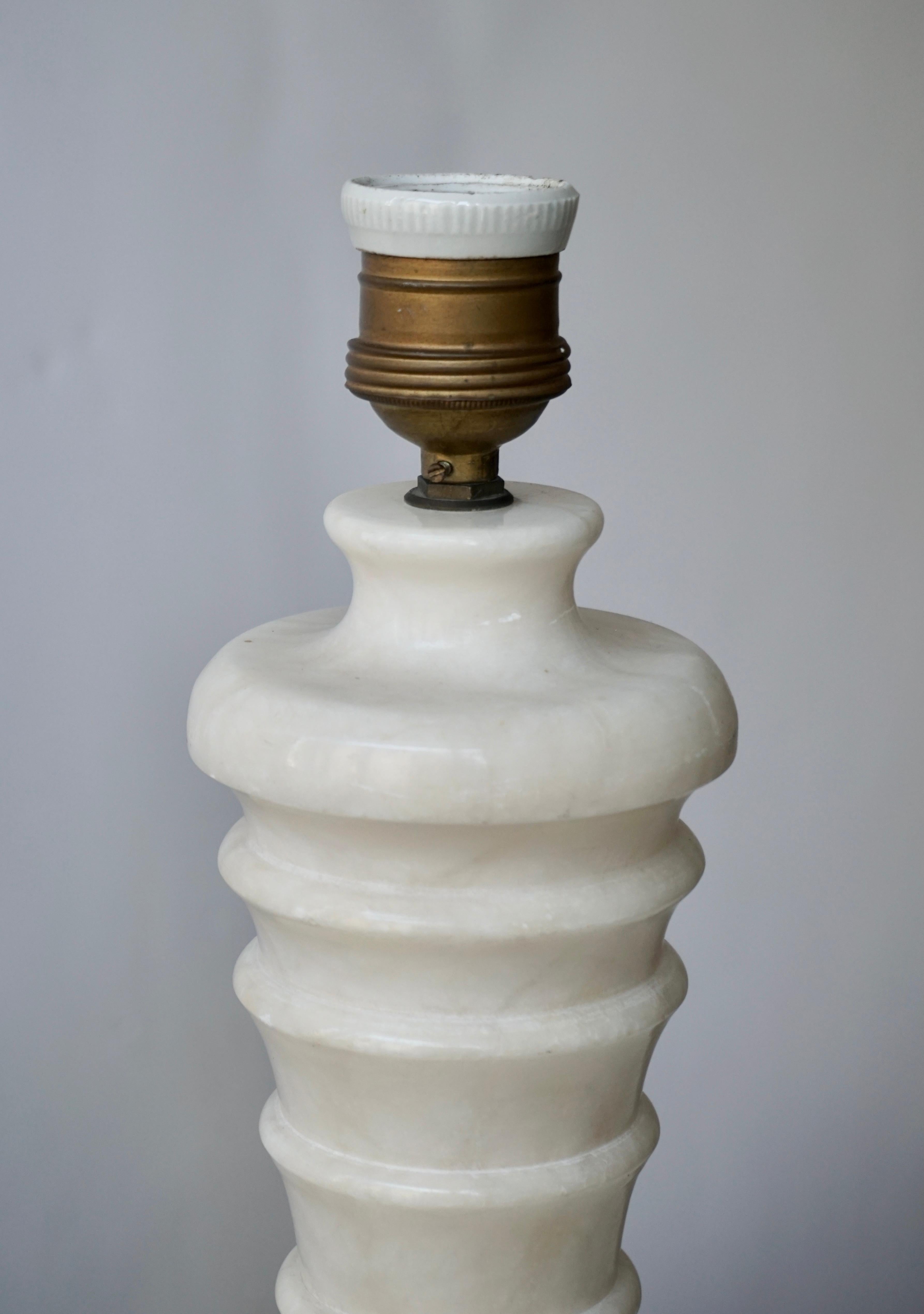 Tischlampe aus Marmor und Messing im Zustand „Gut“ im Angebot in Antwerp, BE