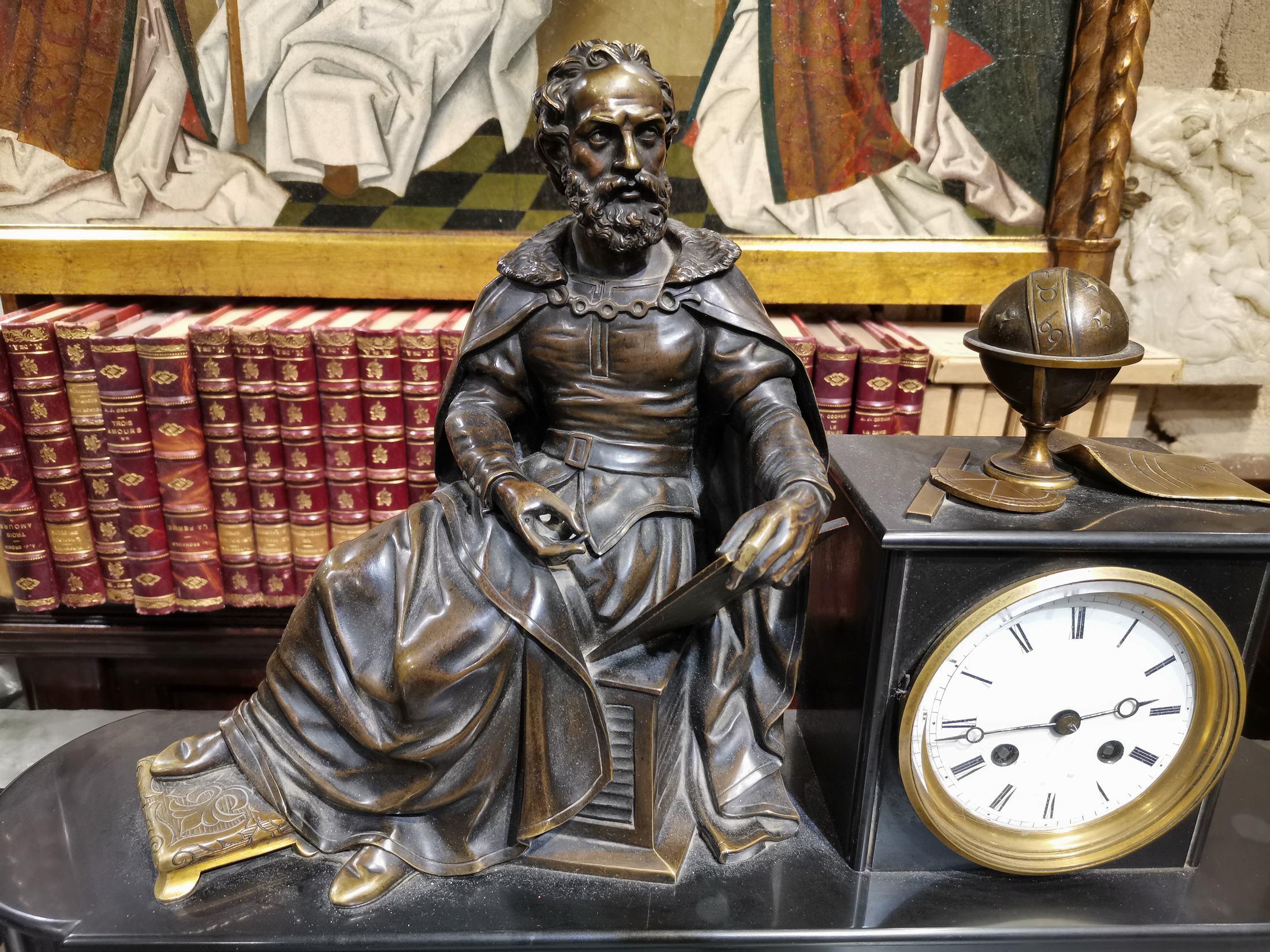 Marble and bronze clock with allegory of astronomy representing Copernico
The clock measurements: 60 x 48 x 16 cm and
Vases: 28 x 15 x 15 cm
End 19th century
Very good condition.