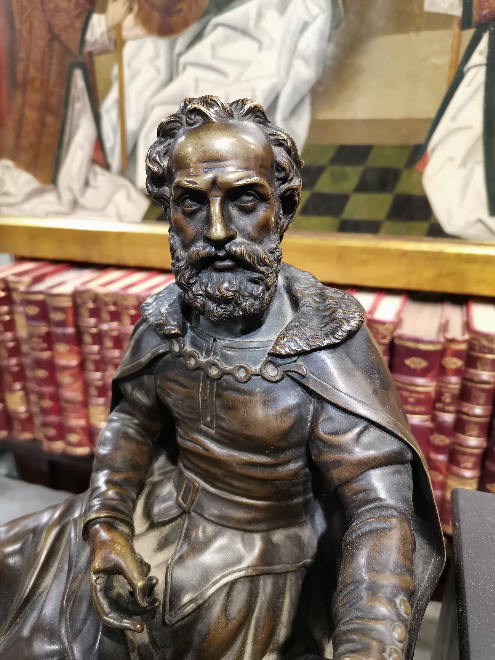 Marble and Bronze Clock with Allegory of Astronomy Representing Copernico In Good Condition For Sale In Madrid, ES