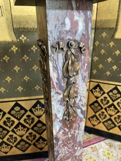 Table sur pied en marbre et bronze