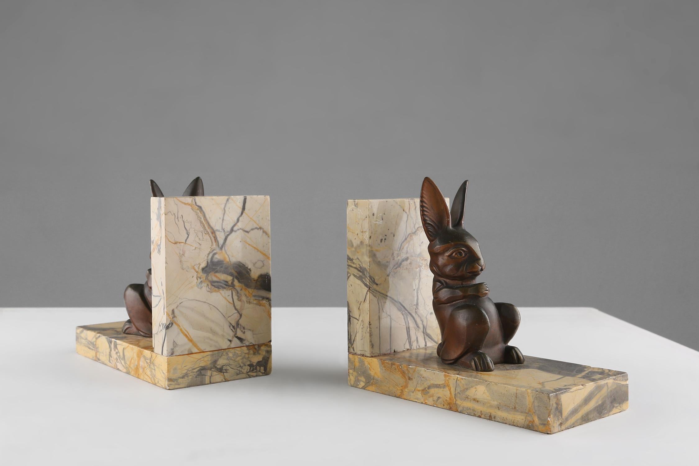 
Brighten up your bookcase with these stunning marble and bronze rabbit bookends. Made of high-quality marble and bronze, these bookends have a charming design that will brighten up any room. The marble base is sturdy and solid, and has a natural