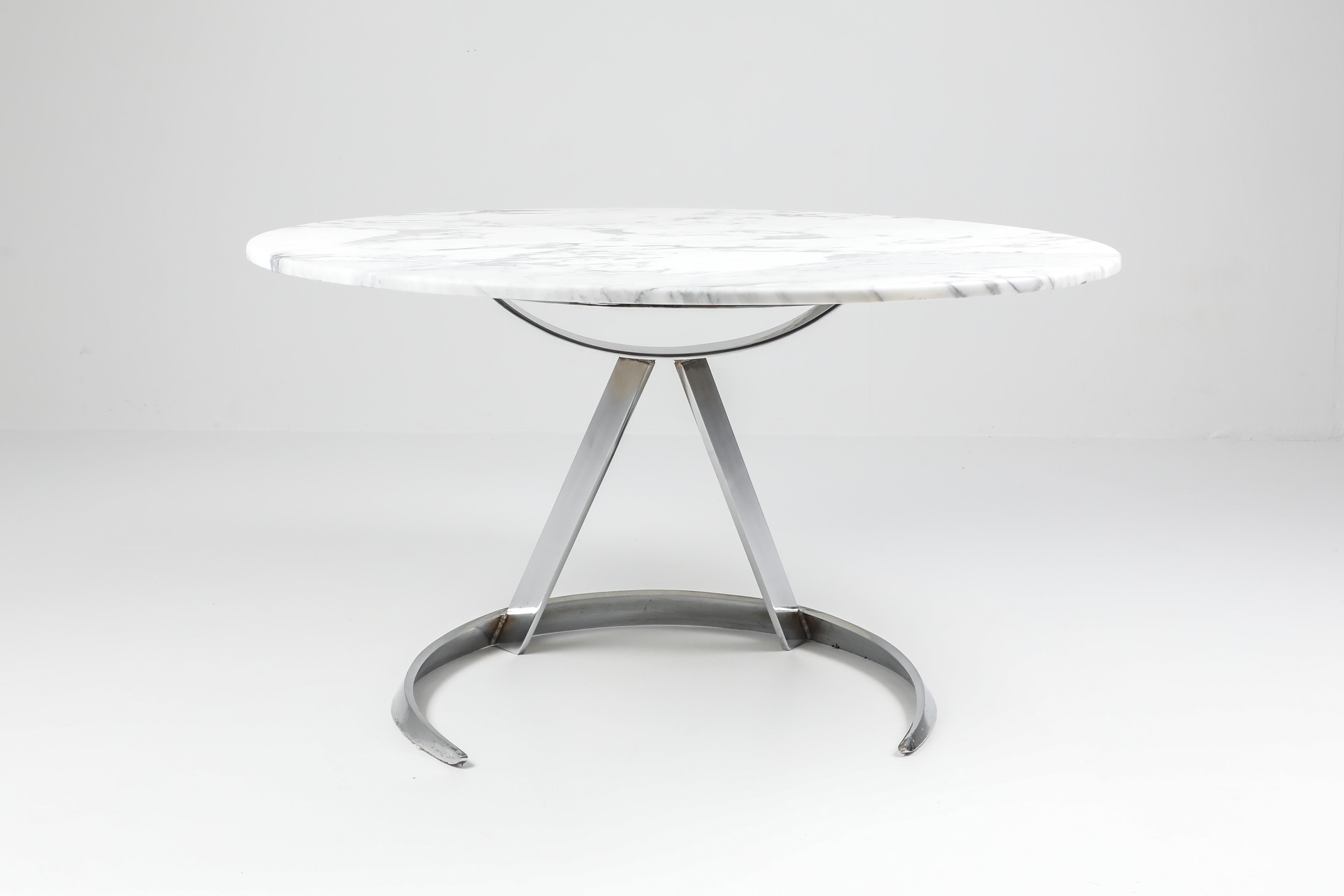 Mesa de comedor Boris Tabacoff, Mobilier Modulair Moderne, Francia, años sesenta.

Acero cromado, mármol arabescata, Space Age, Diseño postmoderno, set de cinco
Perfecto estado.




